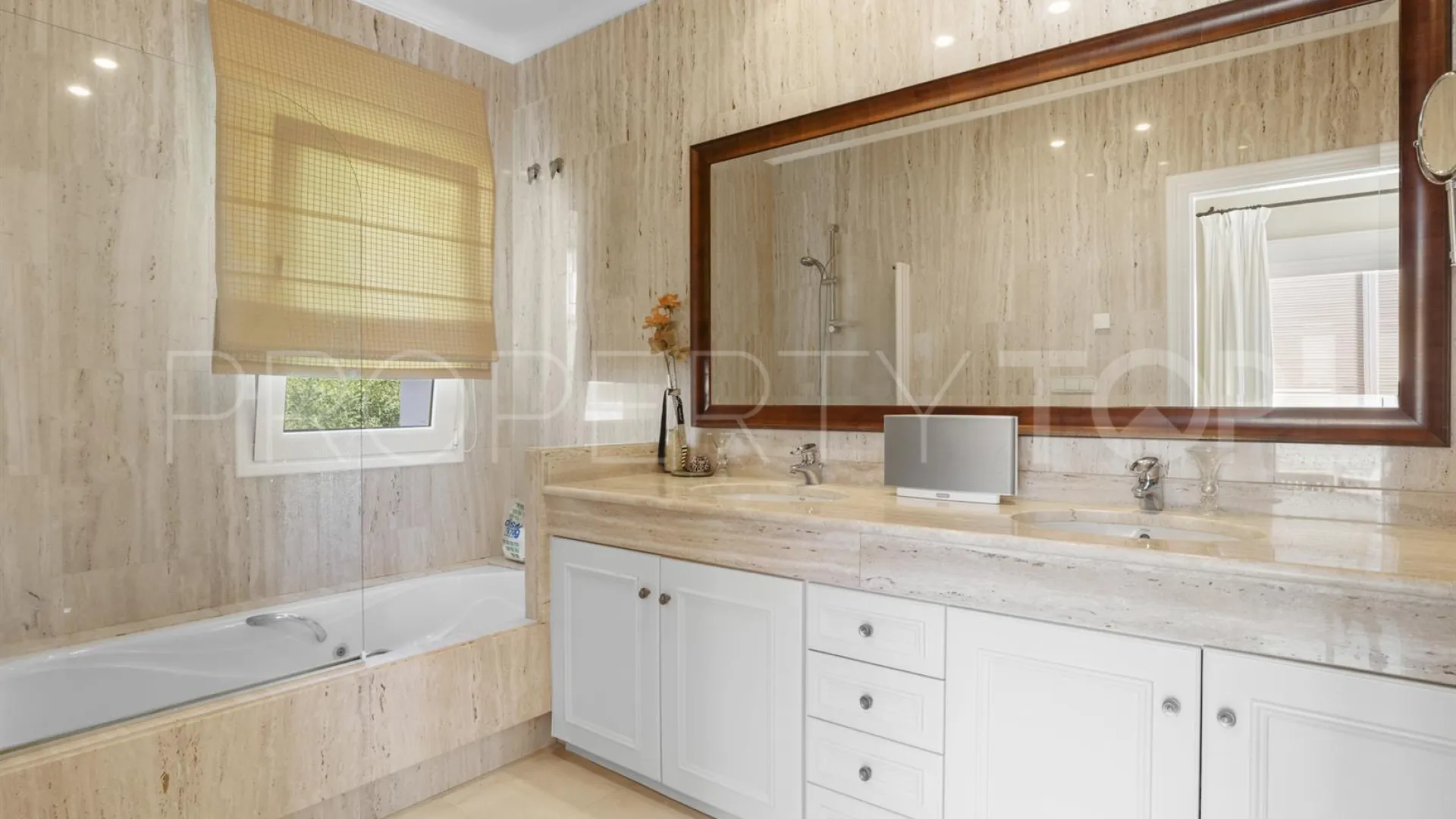 Villa for sale in Paraiso Alto with 6 bedrooms