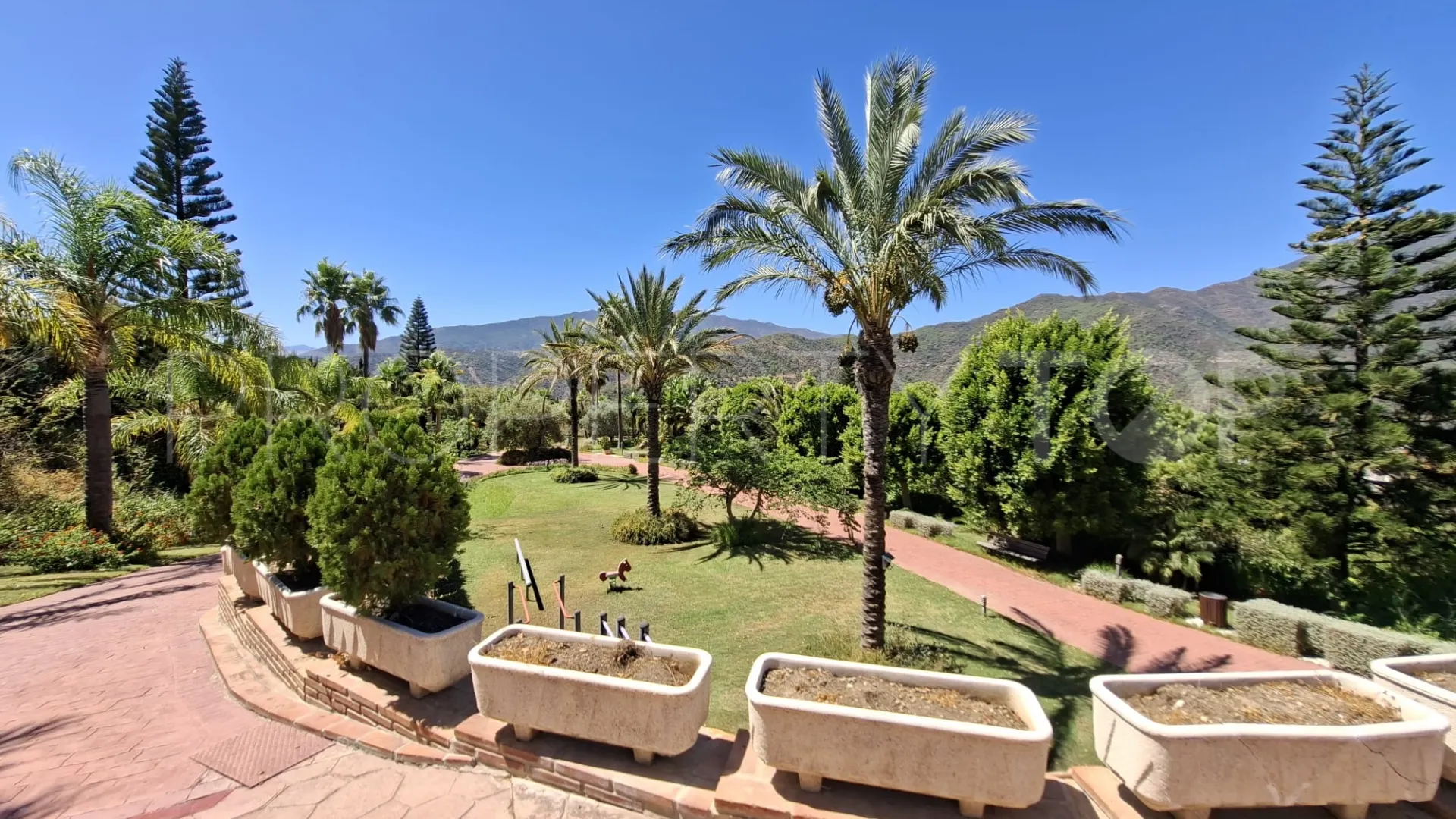 Buy Istan finca with 5 bedrooms