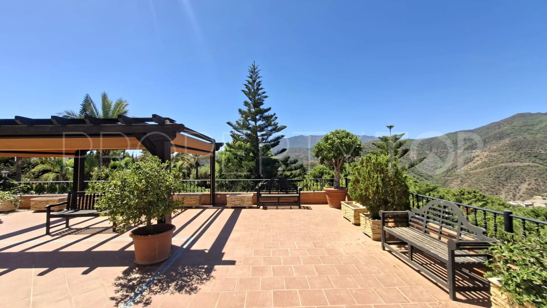 Buy Istan finca with 5 bedrooms