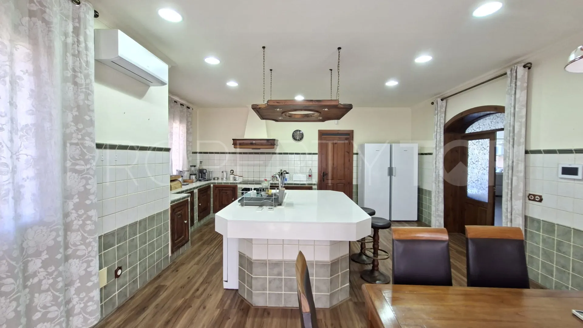 Buy Istan finca with 5 bedrooms