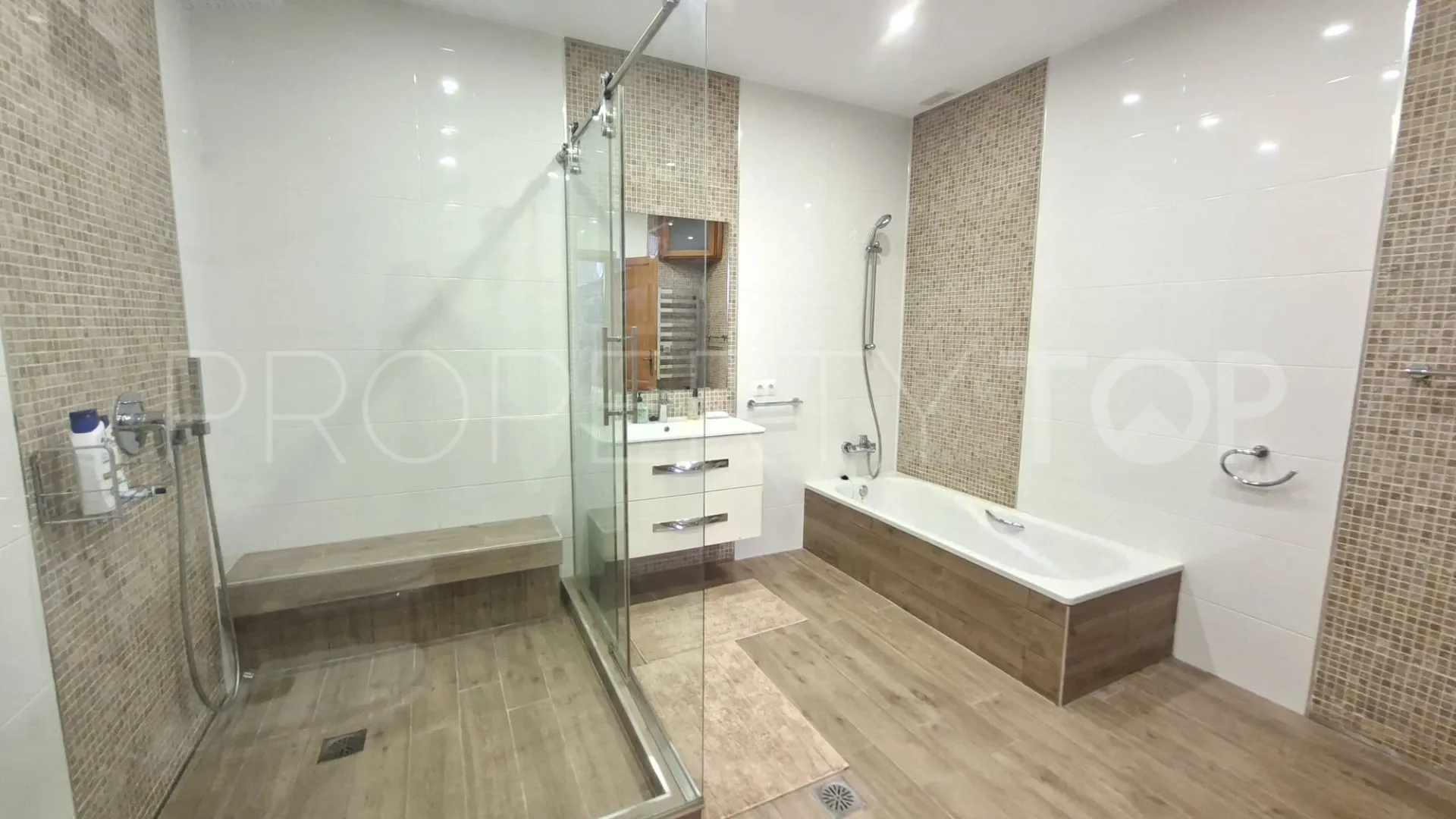 Buy Istan finca with 5 bedrooms