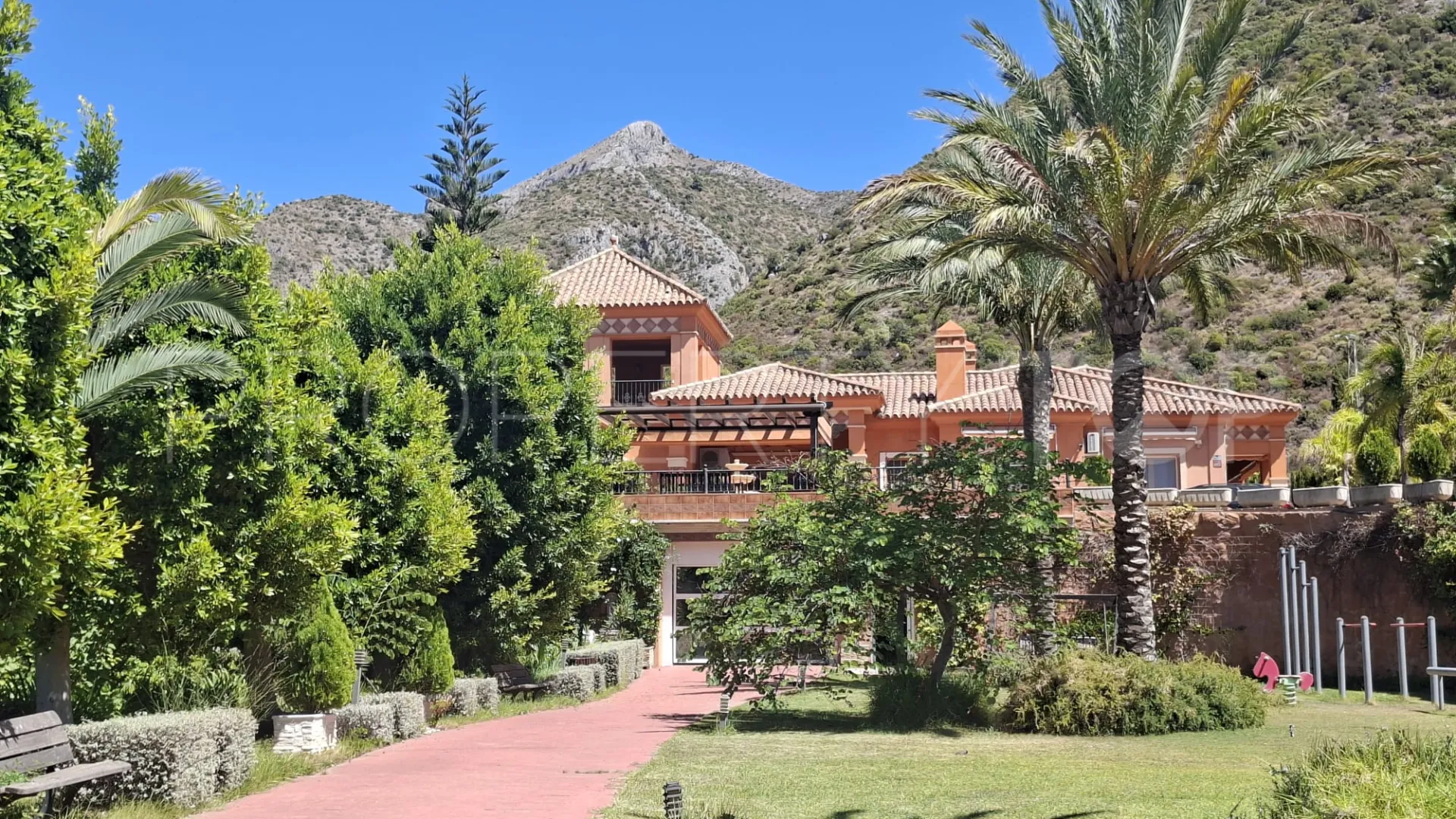 Buy Istan finca with 5 bedrooms
