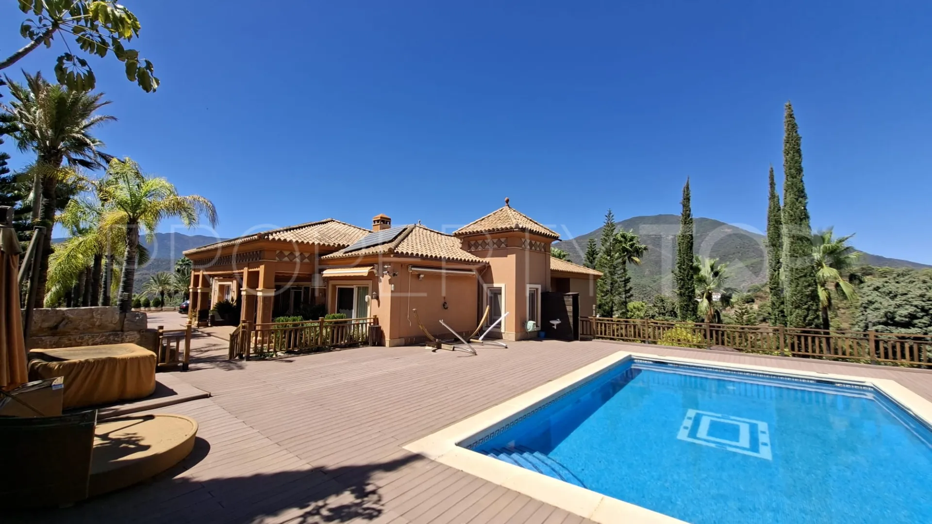 Buy Istan finca with 5 bedrooms