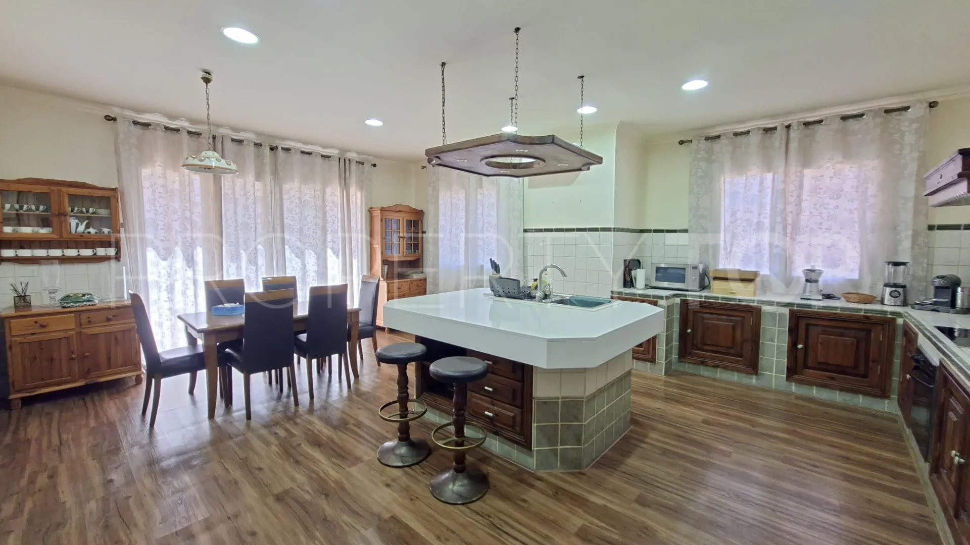 Buy Istan finca with 5 bedrooms