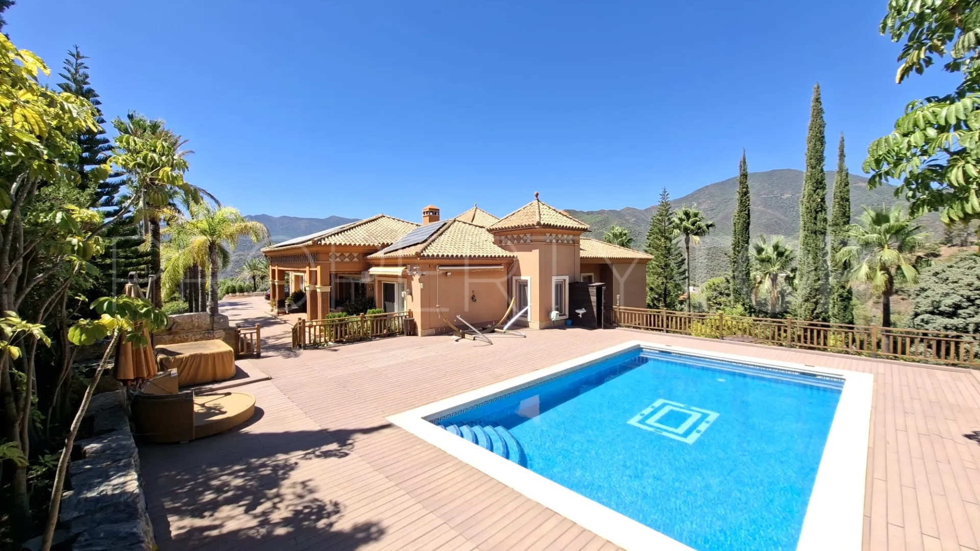 Buy Istan finca with 5 bedrooms