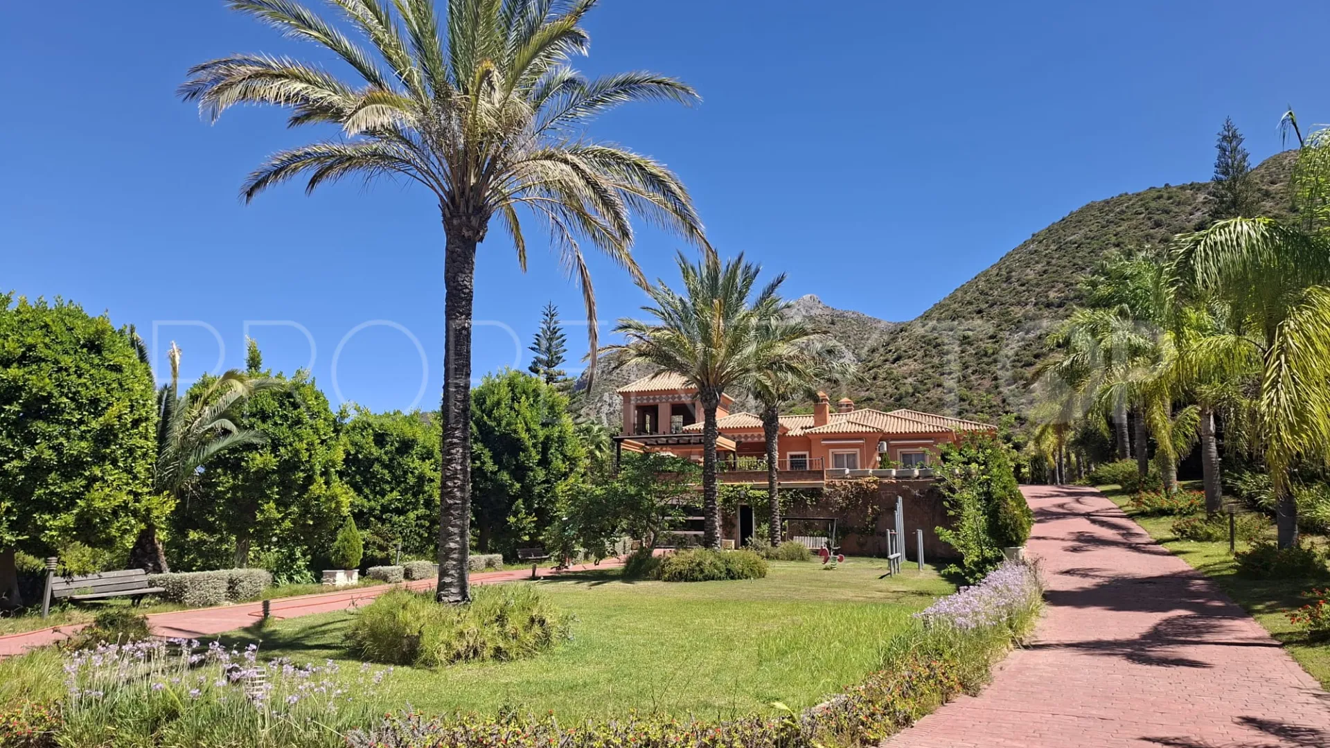 Buy Istan finca with 5 bedrooms