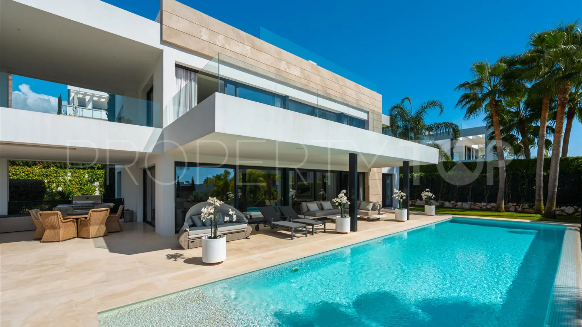 Comprar villa en Nueva Andalucia con 5 dormitorios