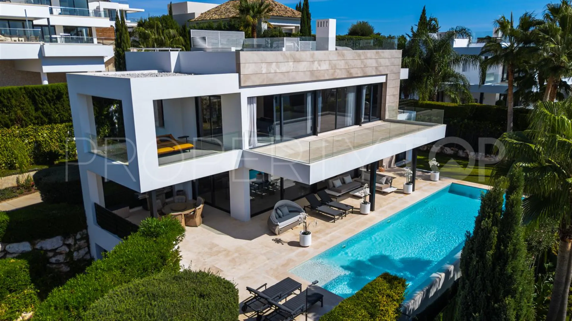 Comprar villa en Nueva Andalucia con 5 dormitorios