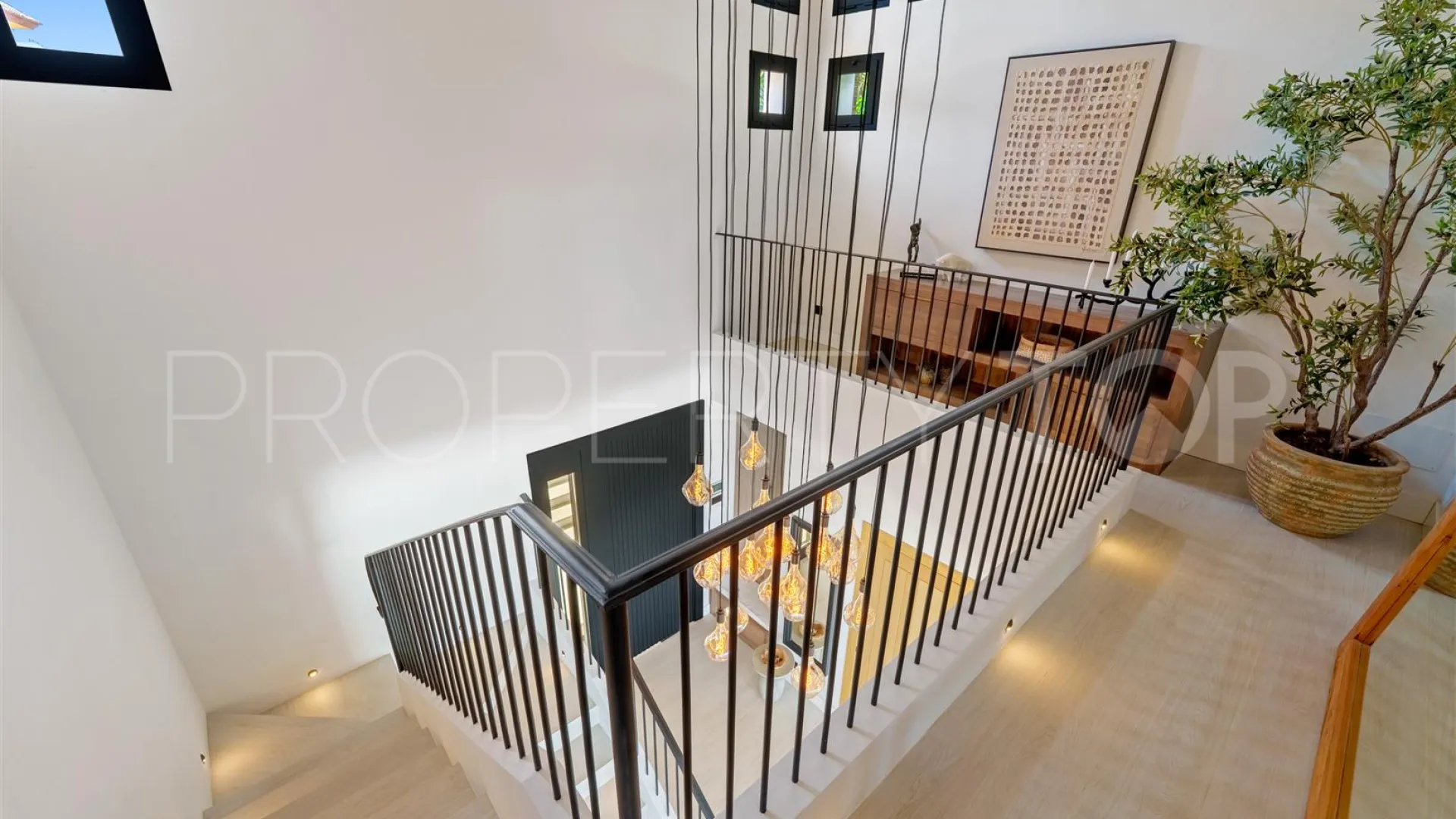 Villa en venta con 6 dormitorios en Nueva Andalucia