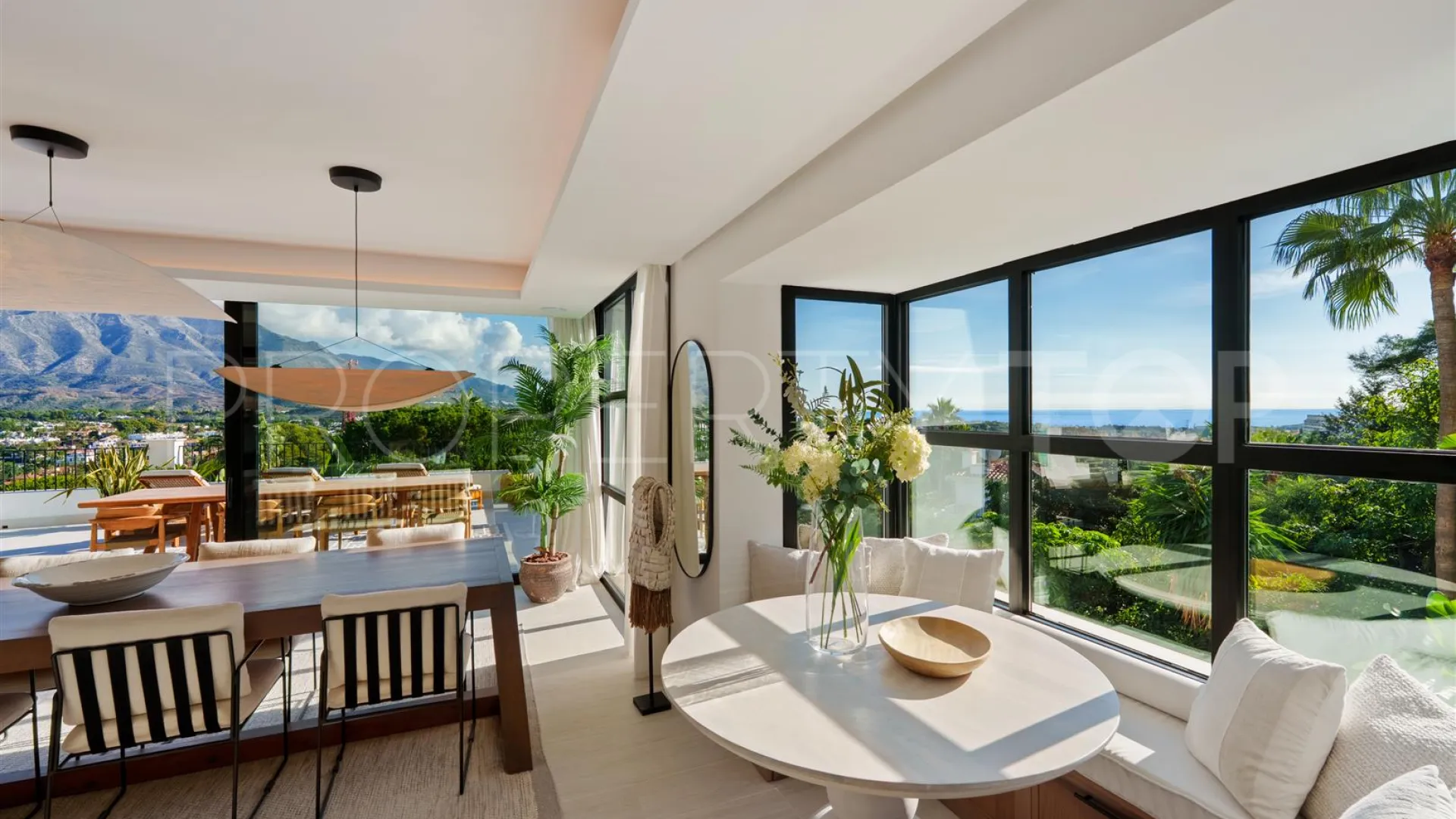 Villa en venta con 6 dormitorios en Nueva Andalucia