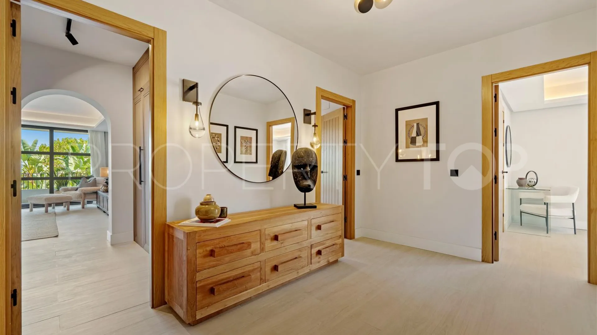 Villa en venta con 6 dormitorios en Nueva Andalucia