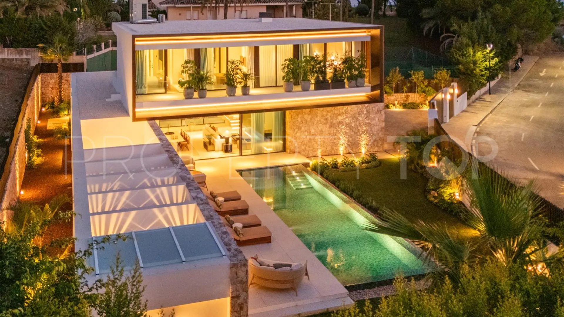 For sale 5 bedrooms villa in Marbella Golden Mile