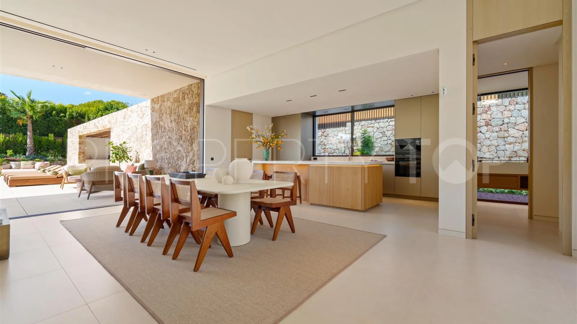 For sale 5 bedrooms villa in Marbella Golden Mile
