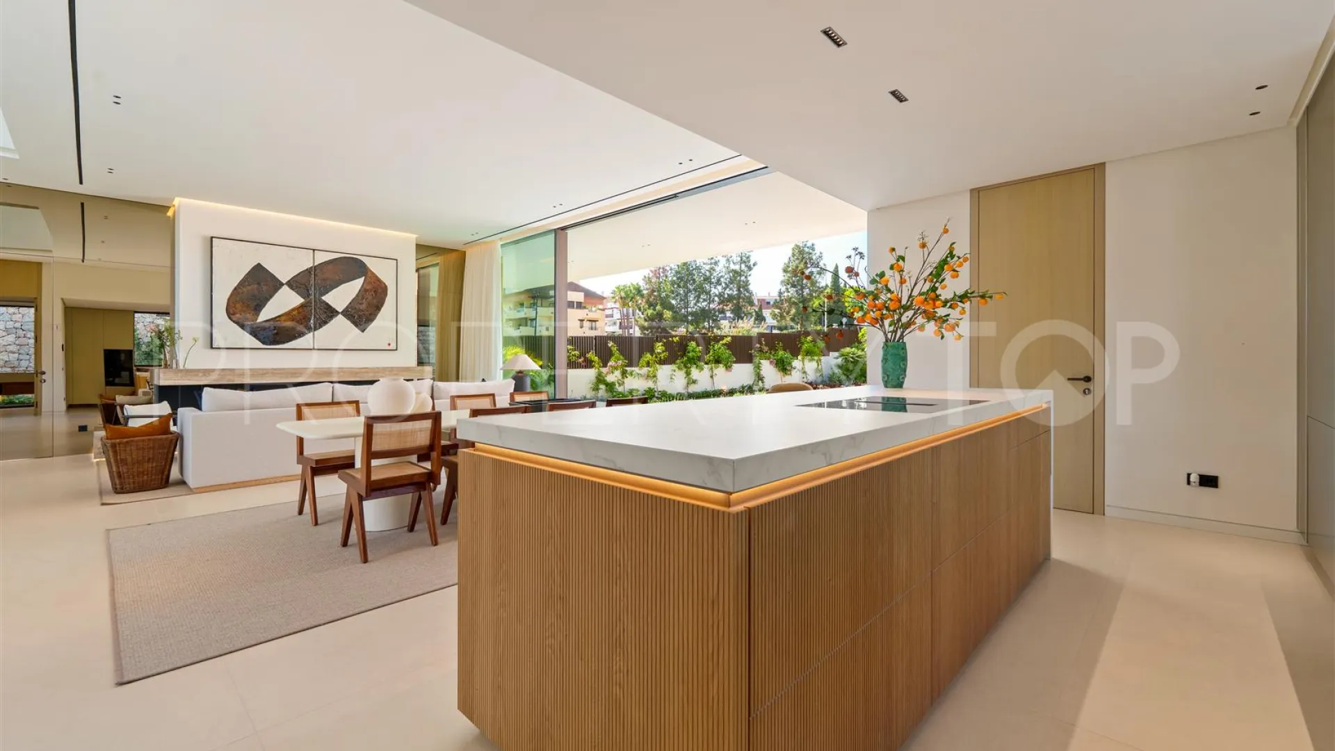 For sale 5 bedrooms villa in Marbella Golden Mile