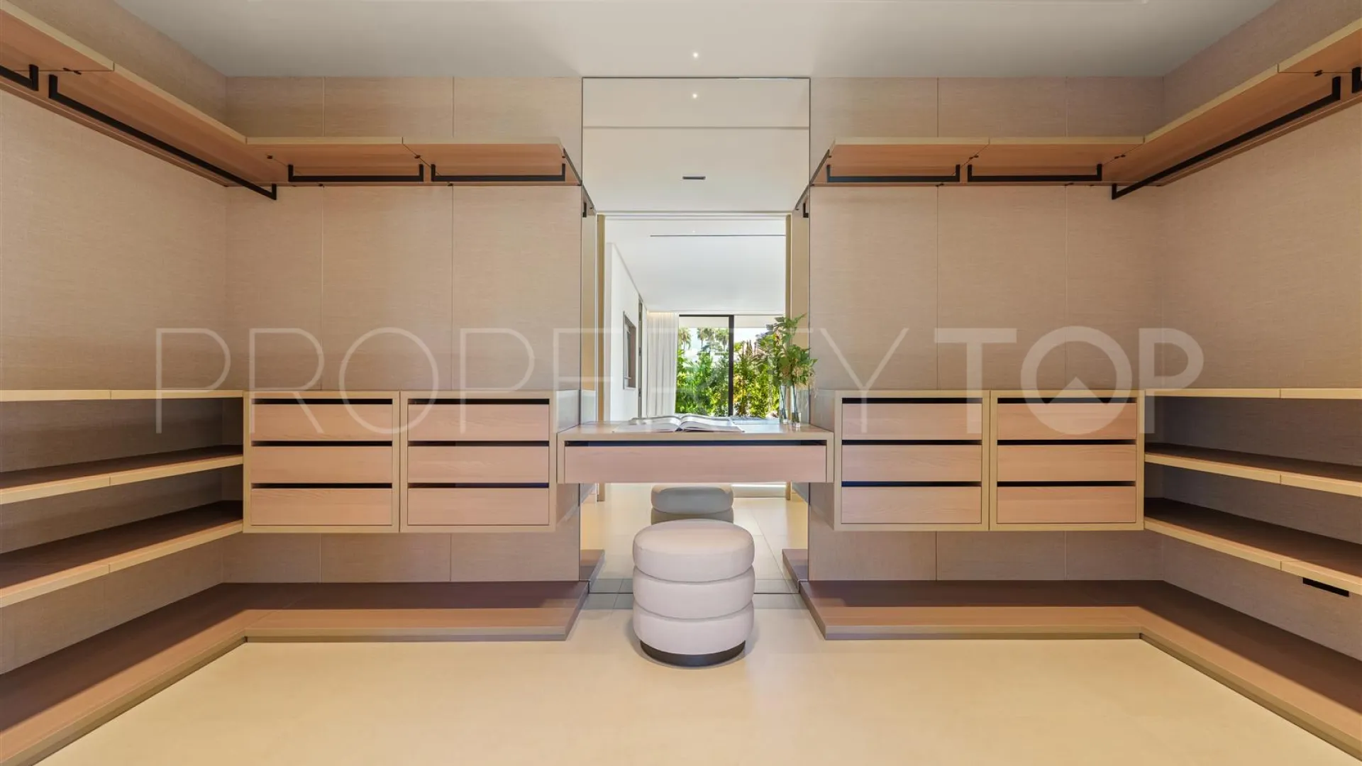 For sale 5 bedrooms villa in Marbella Golden Mile
