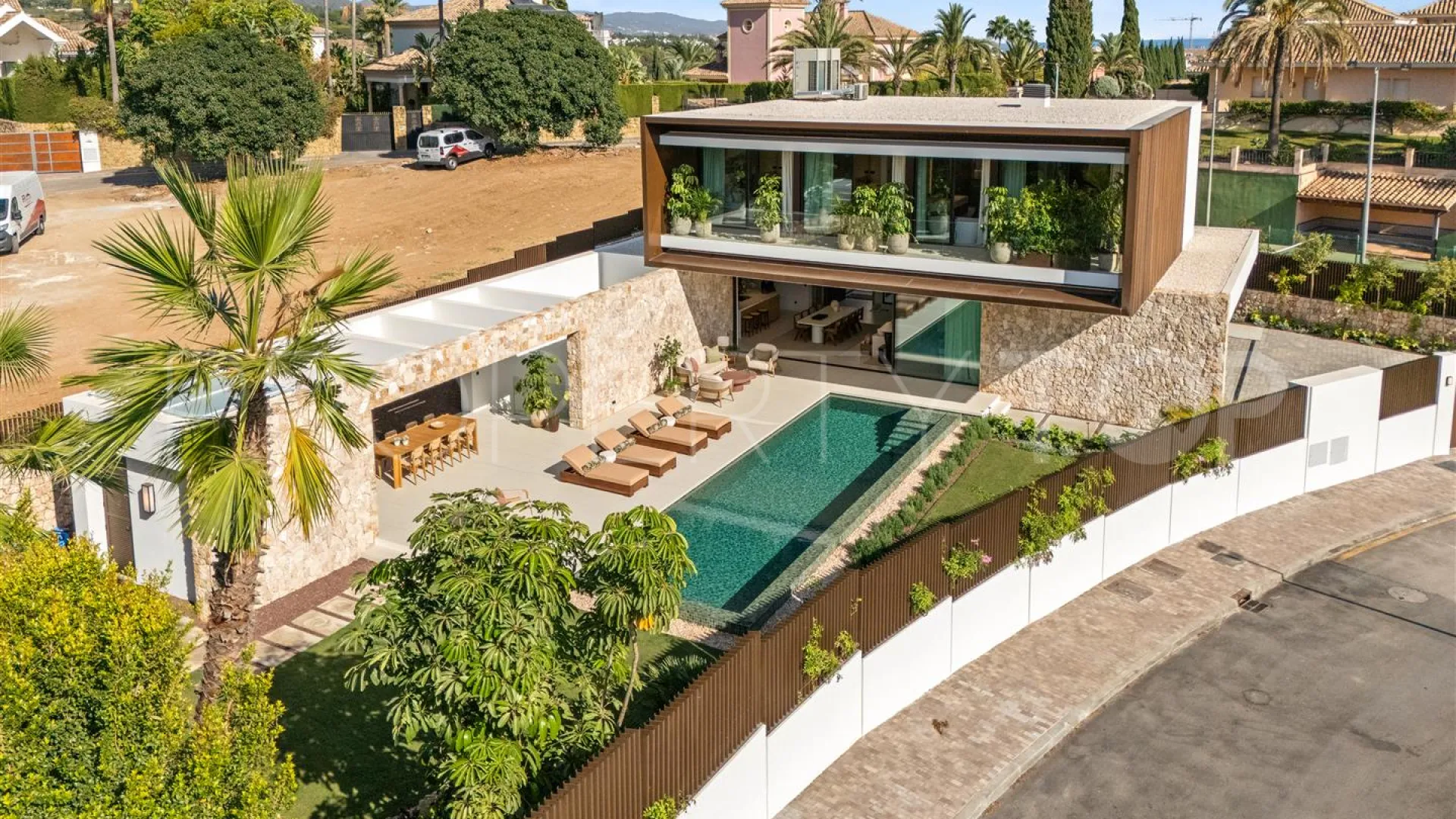 For sale 5 bedrooms villa in Marbella Golden Mile