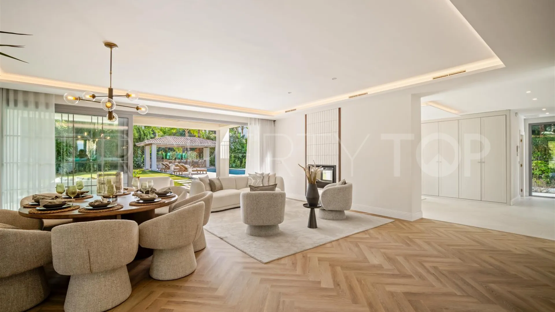 Buy 4 bedrooms villa in Los Arqueros