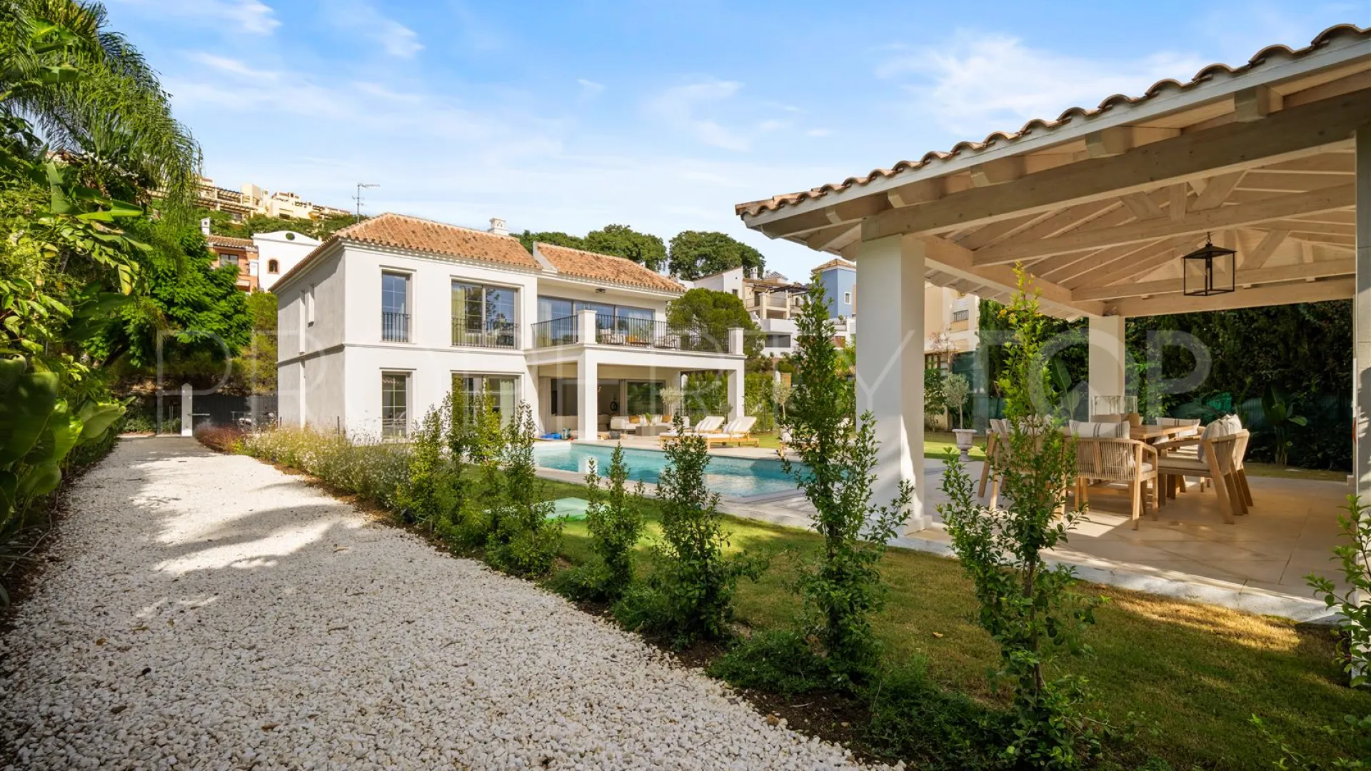 Buy 4 bedrooms villa in Los Arqueros