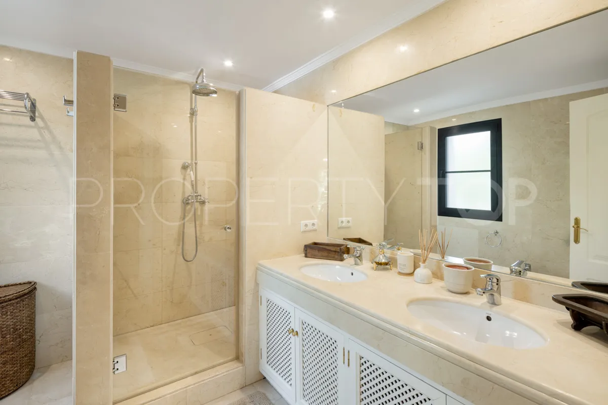 Villa de 4 dormitorios a la venta en La Quinta
