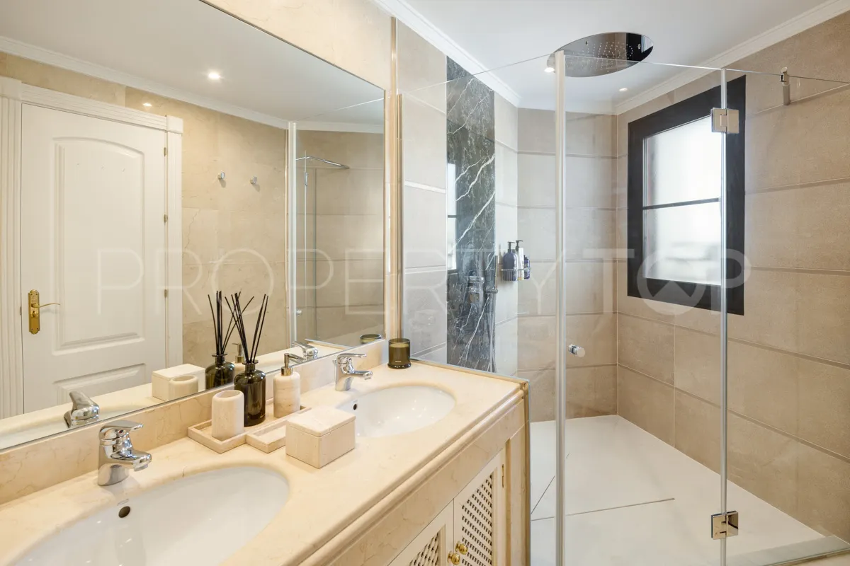 Villa de 4 dormitorios a la venta en La Quinta