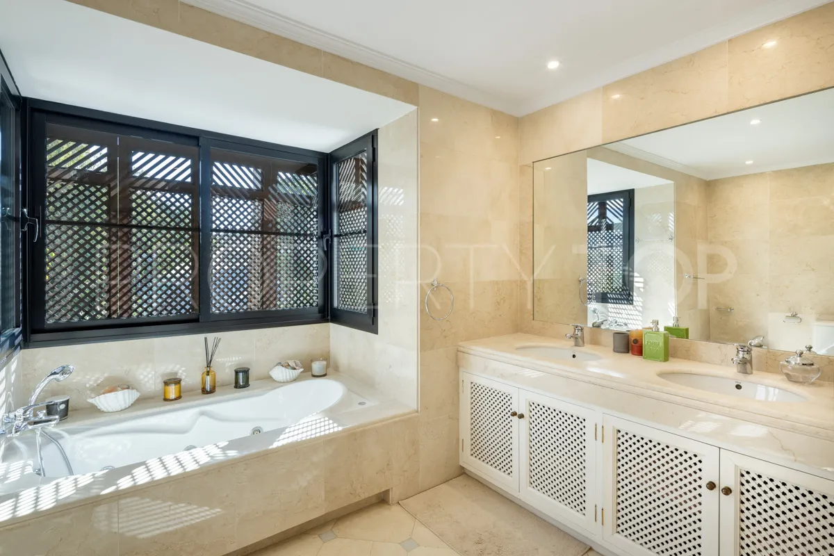 Villa de 4 dormitorios a la venta en La Quinta