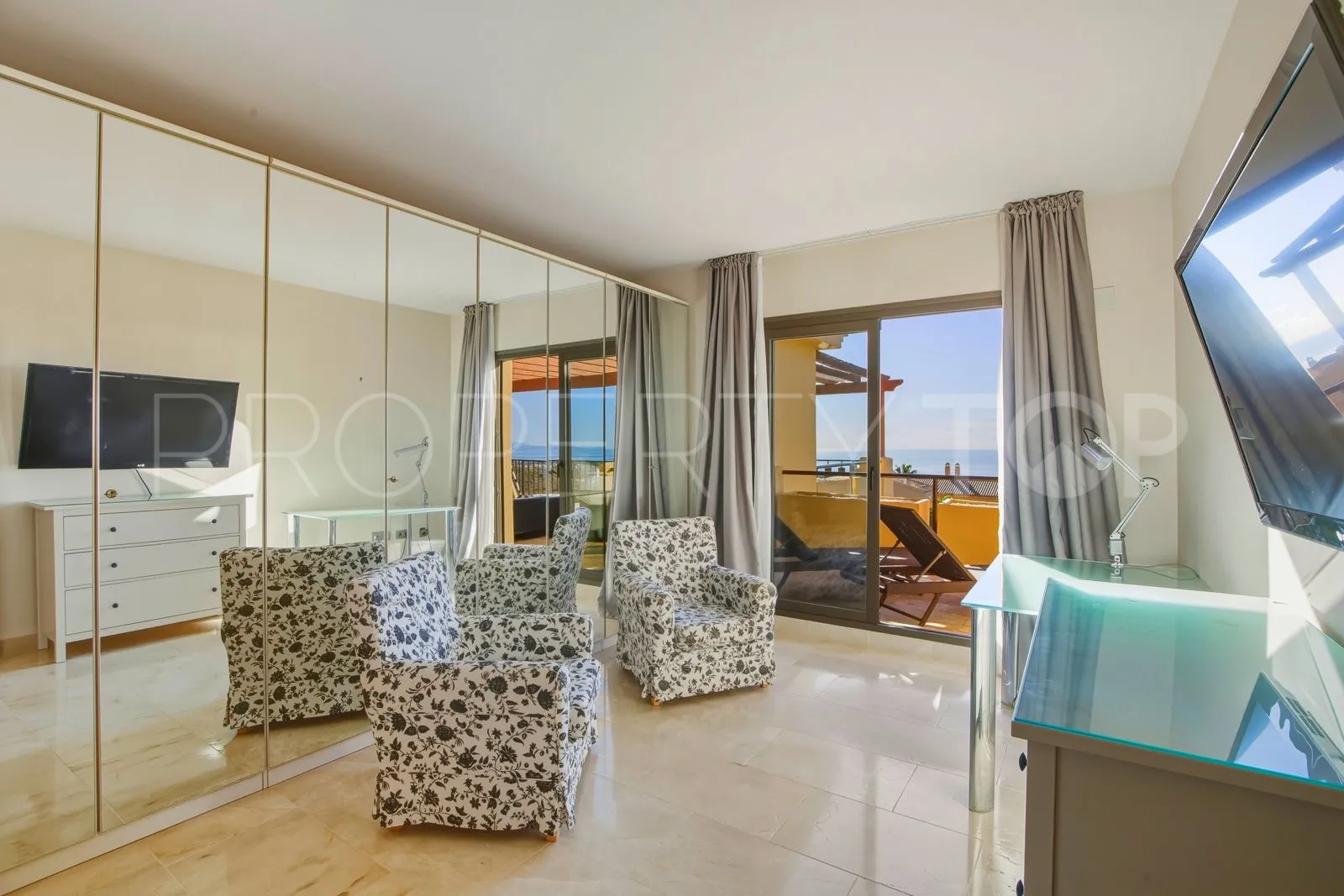 Hacienda del Señorio de Cifuentes, Ático de 2 dormitorios a la venta