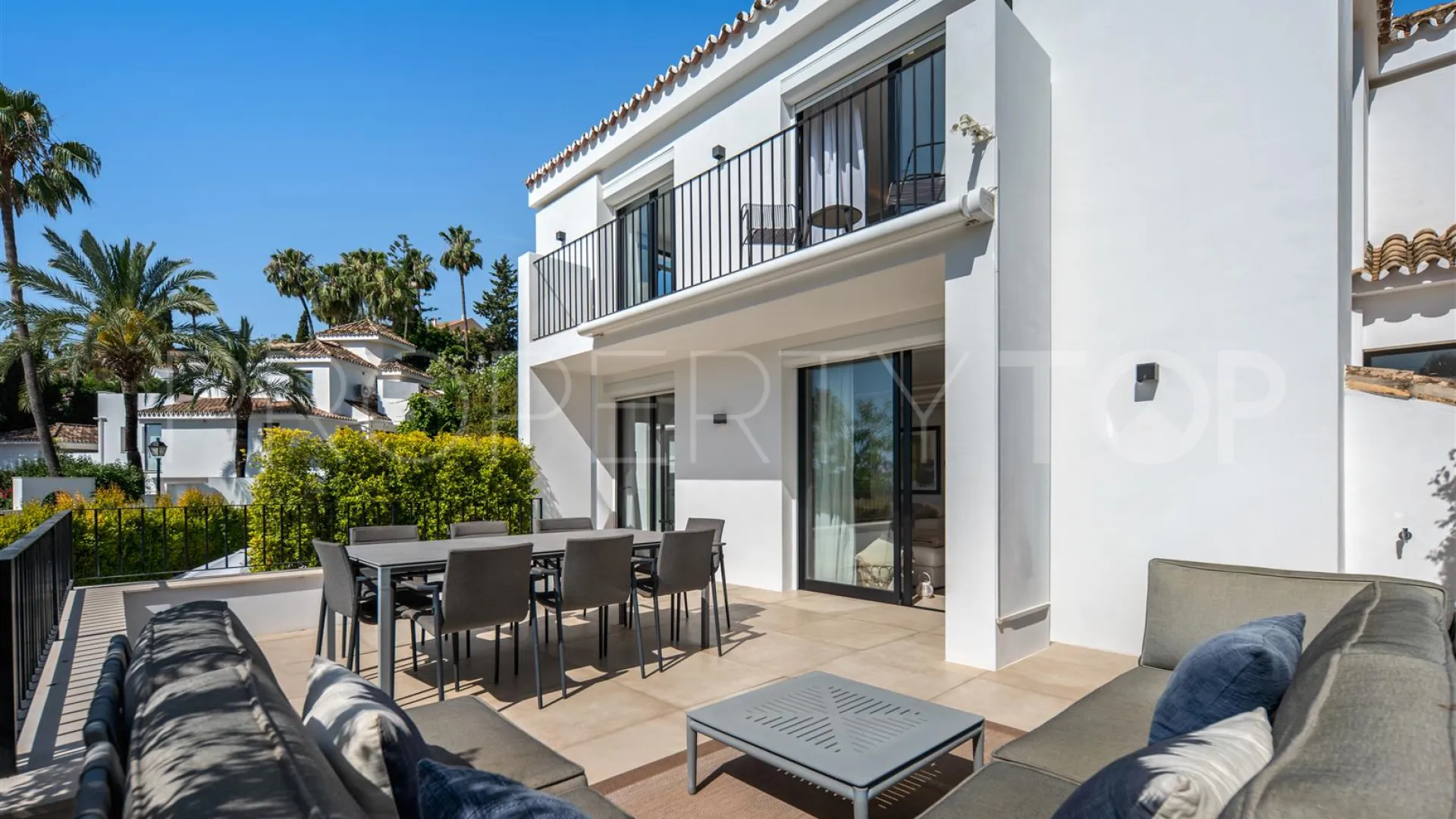 For sale villa in Nueva Andalucia