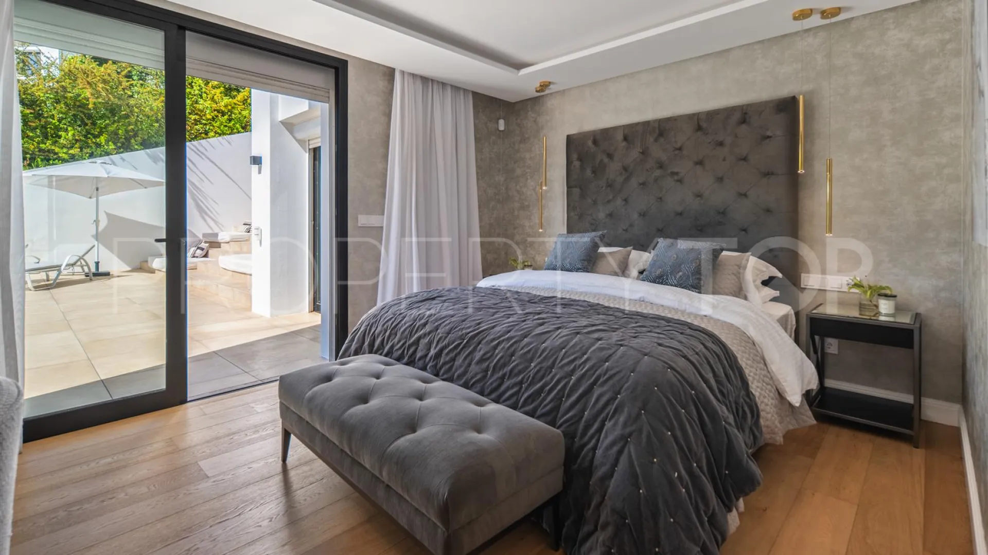 For sale villa in Nueva Andalucia