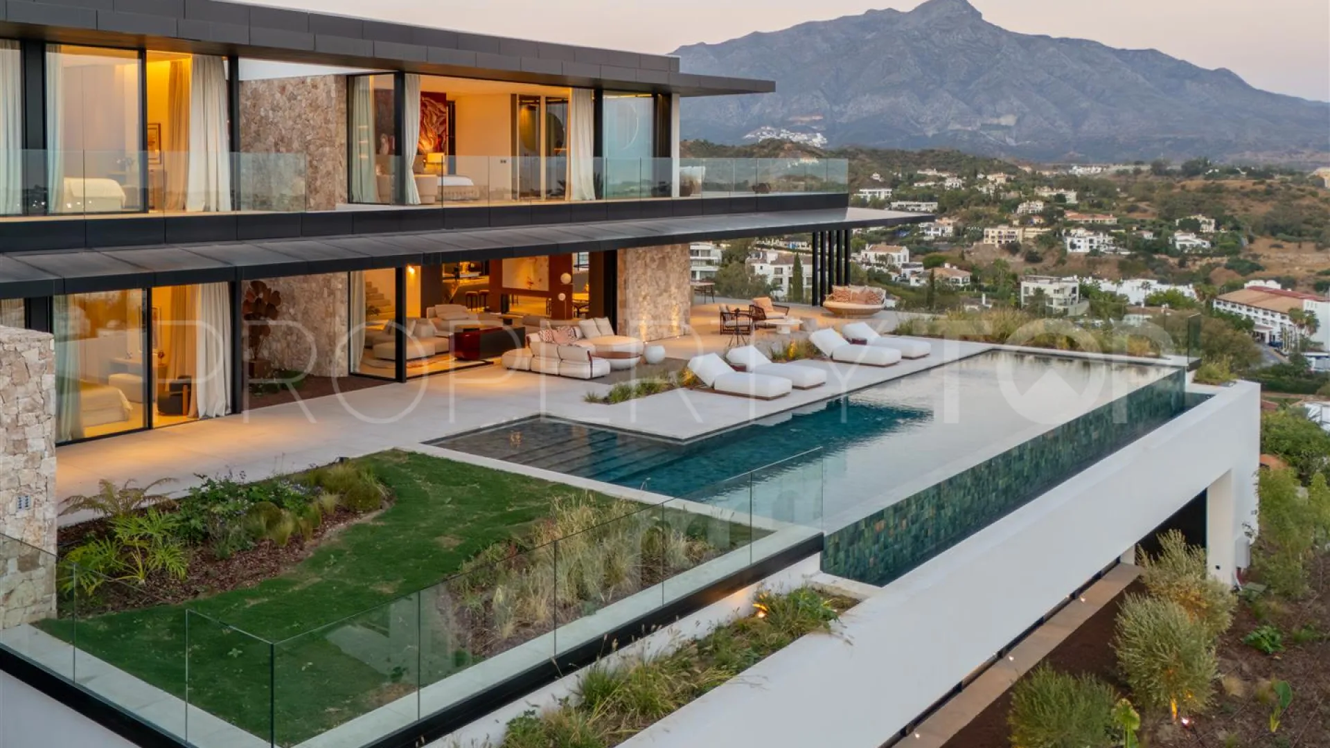 For sale villa in La Quinta with 8 bedrooms