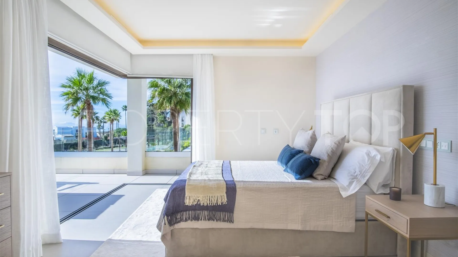 Villa in Estepona East for sale