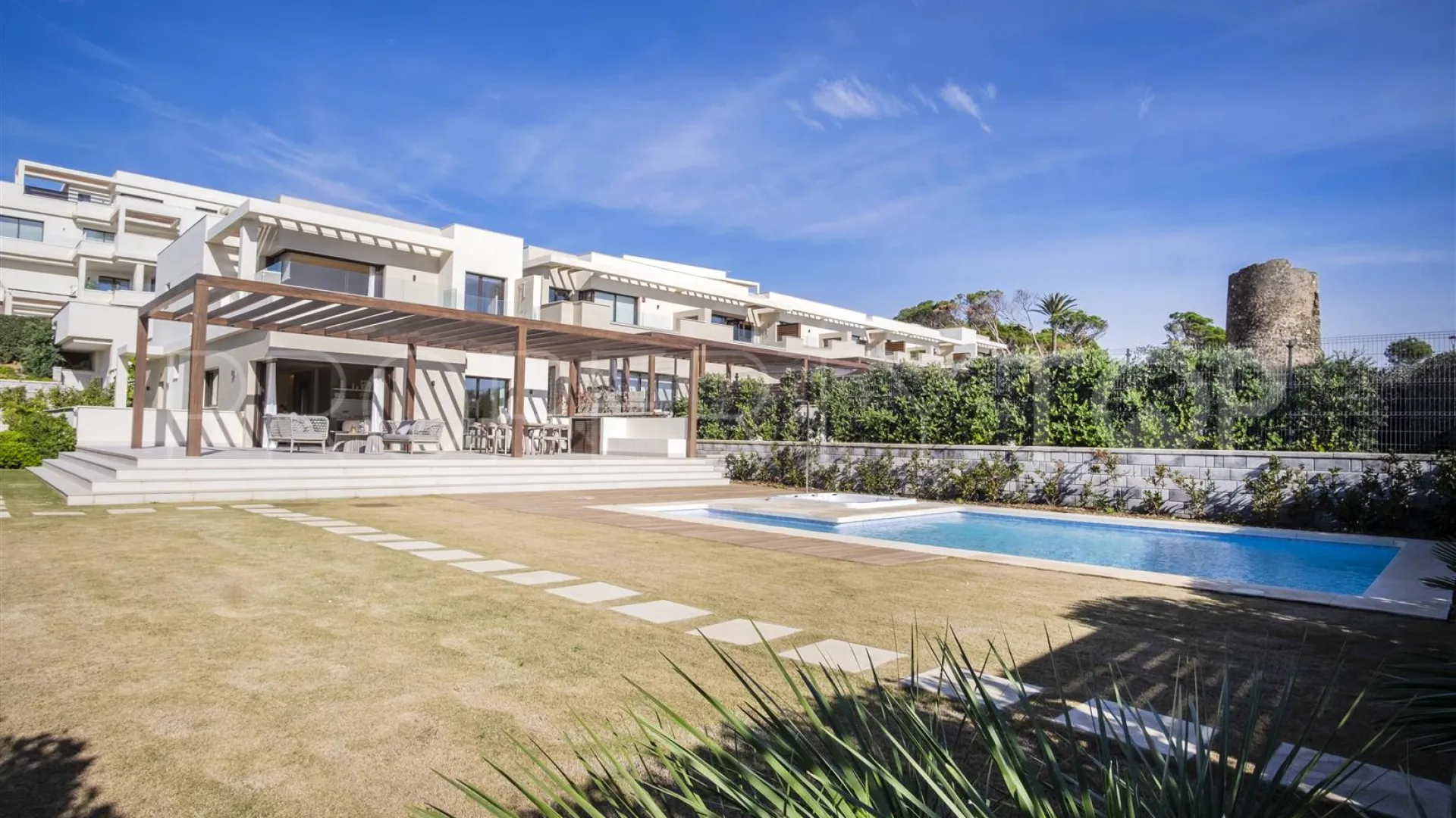 Villa in Estepona East for sale