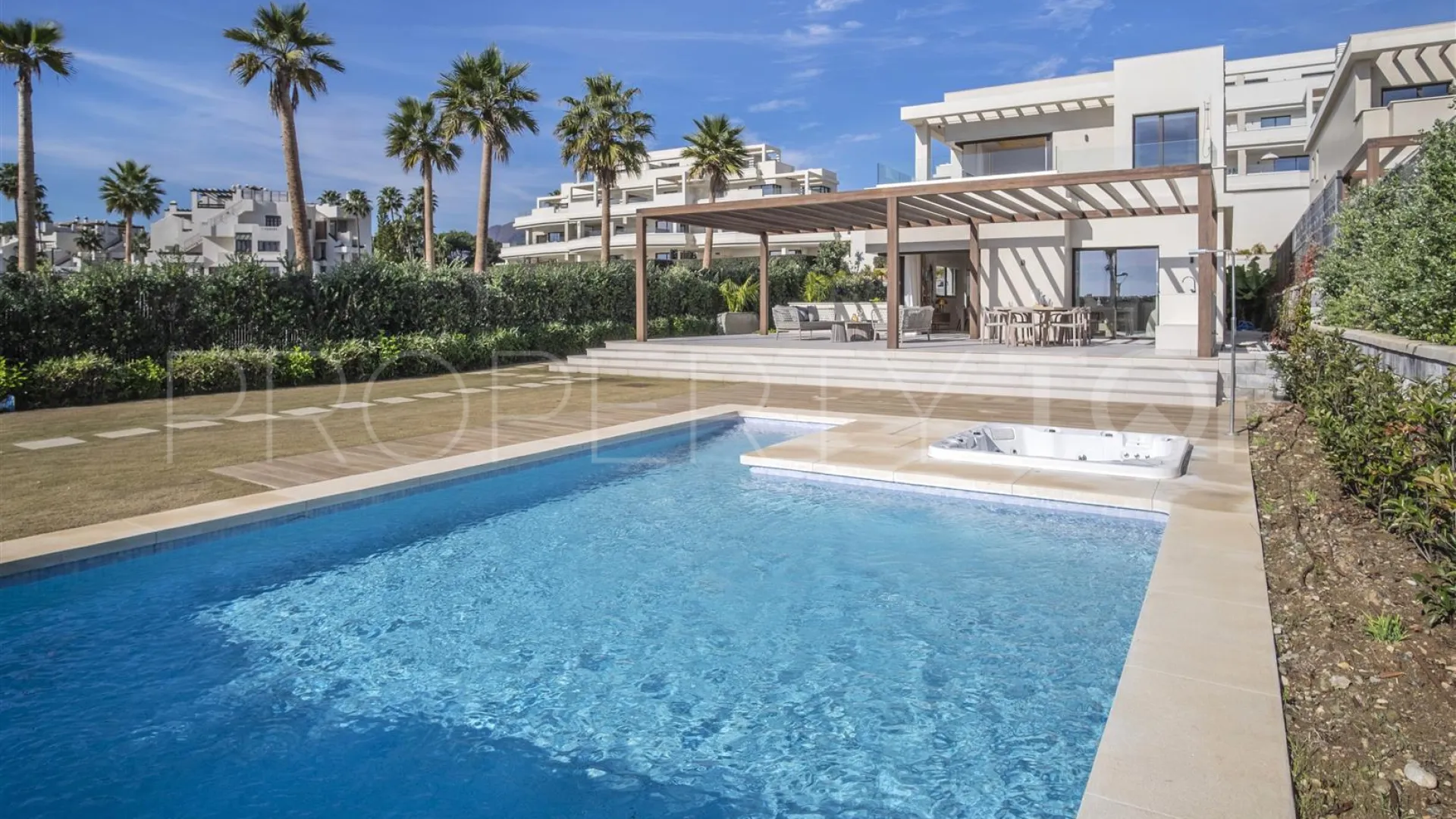 Villa in Estepona East for sale