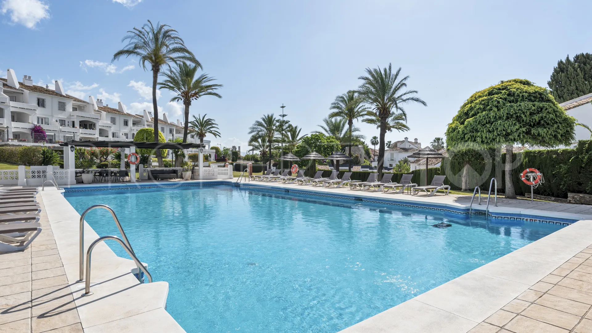 For sale Nueva Andalucia ground floor apartment with 3 bedrooms