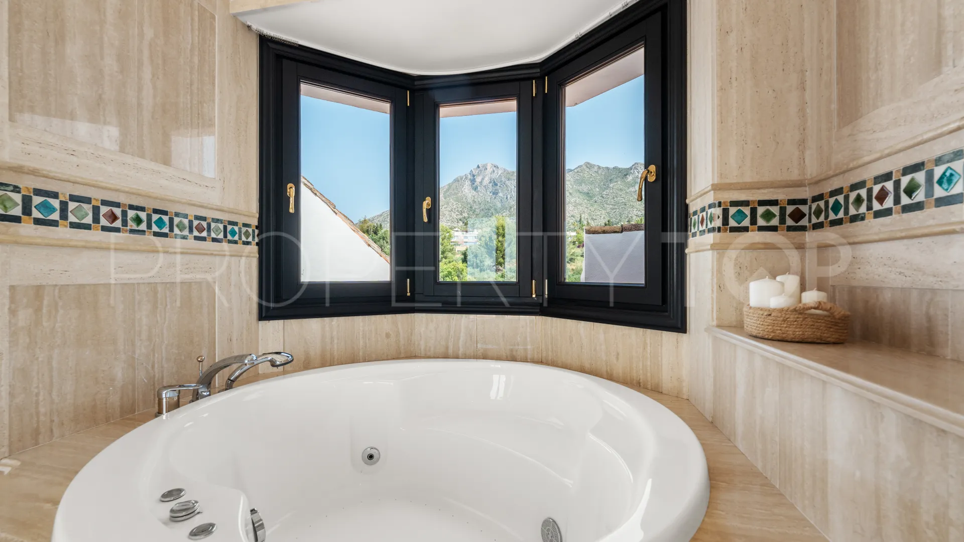 For sale duplex penthouse in Marbella Golden Mile