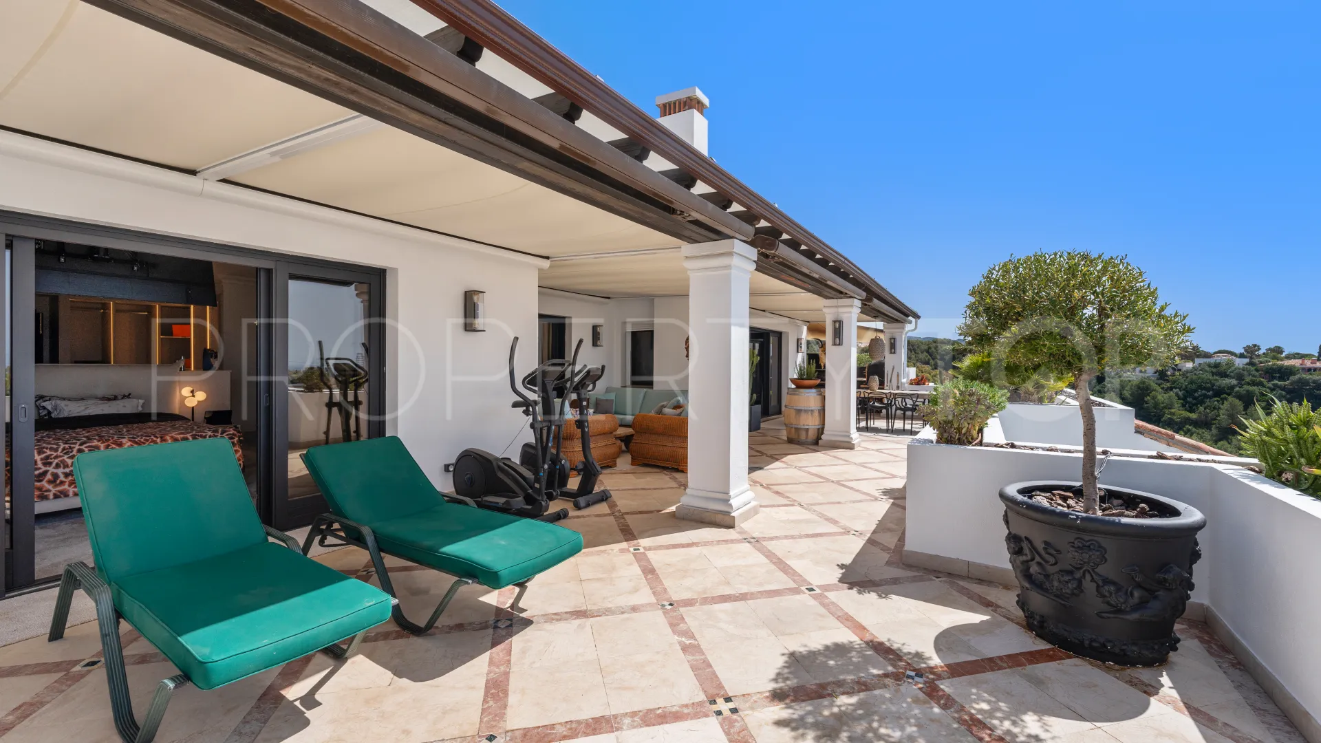 For sale duplex penthouse in Marbella Golden Mile