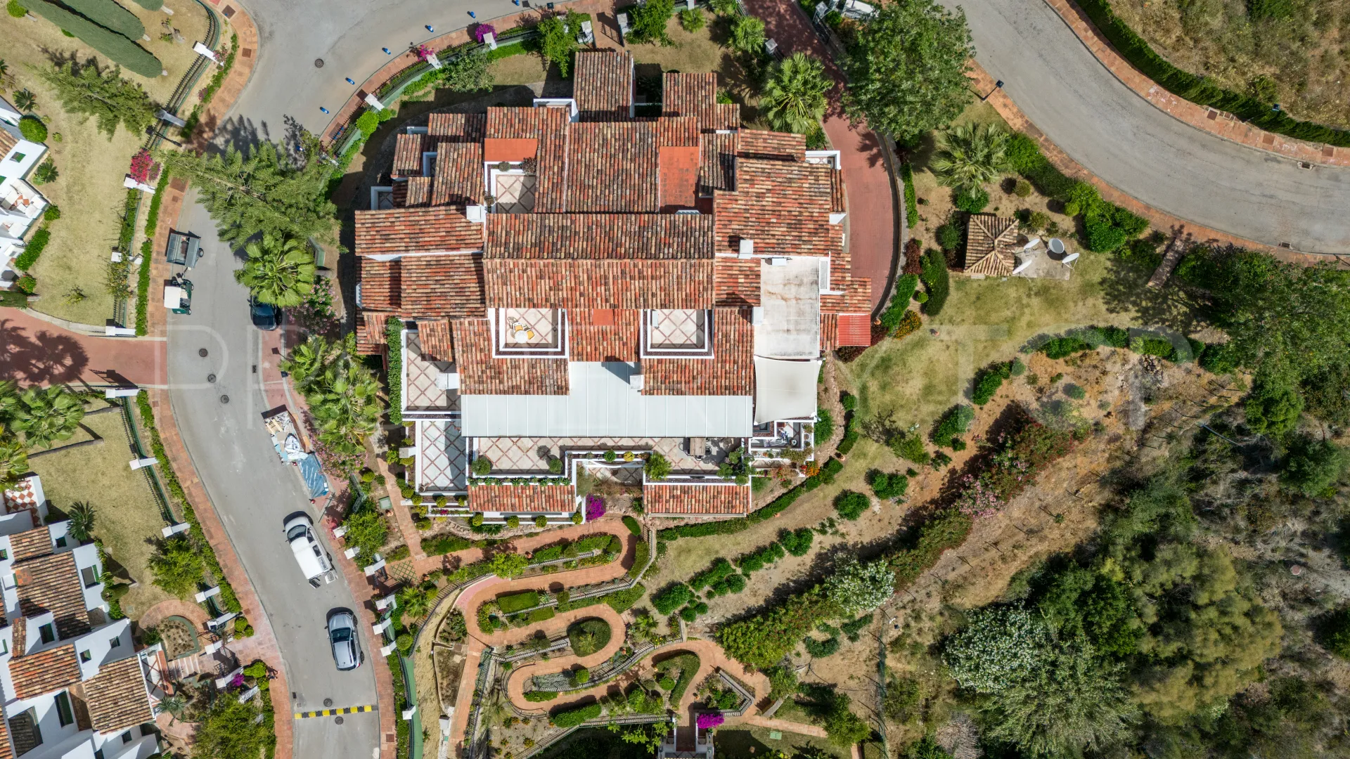 For sale duplex penthouse in Marbella Golden Mile