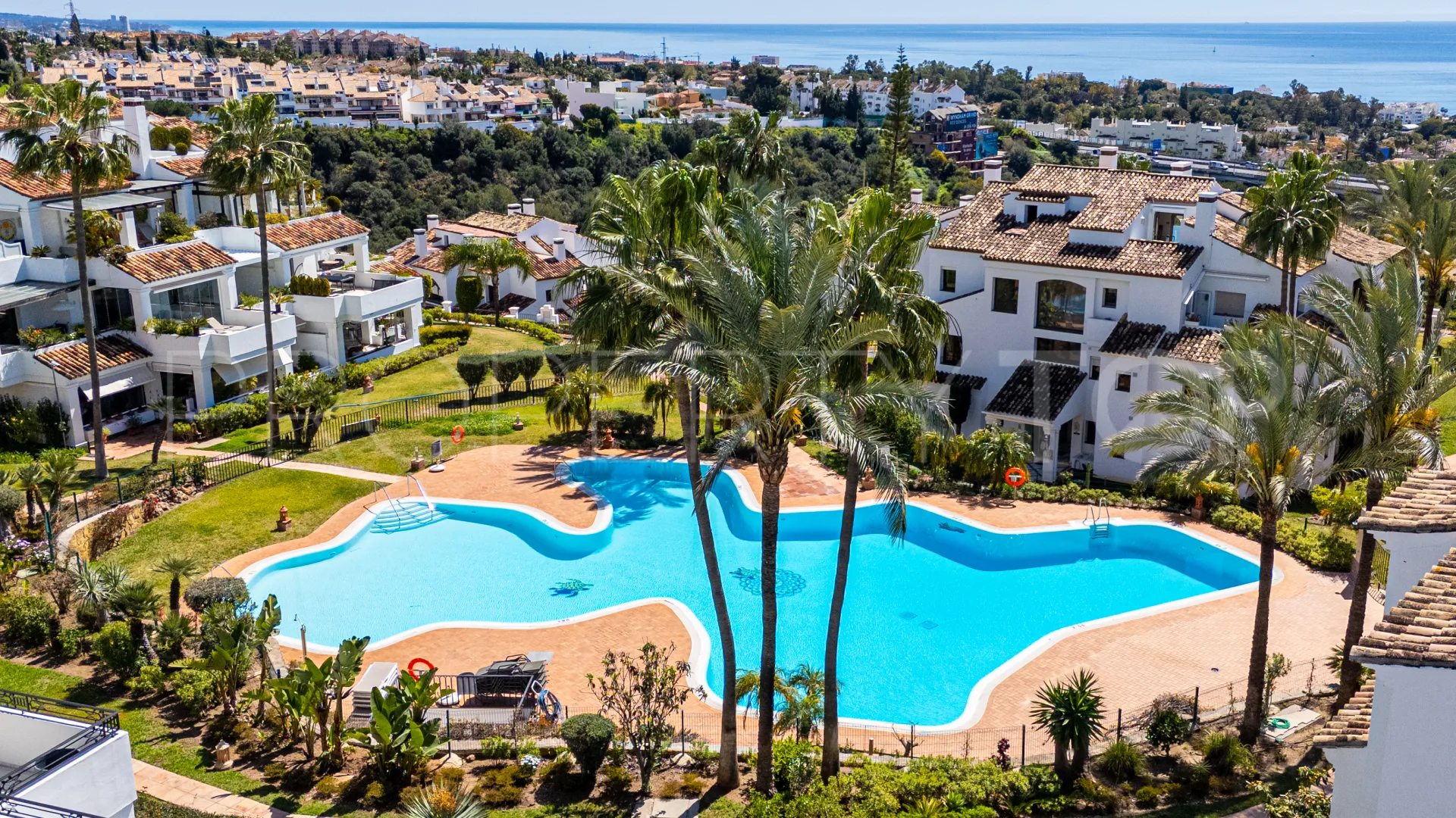 For sale duplex penthouse in Marbella Golden Mile