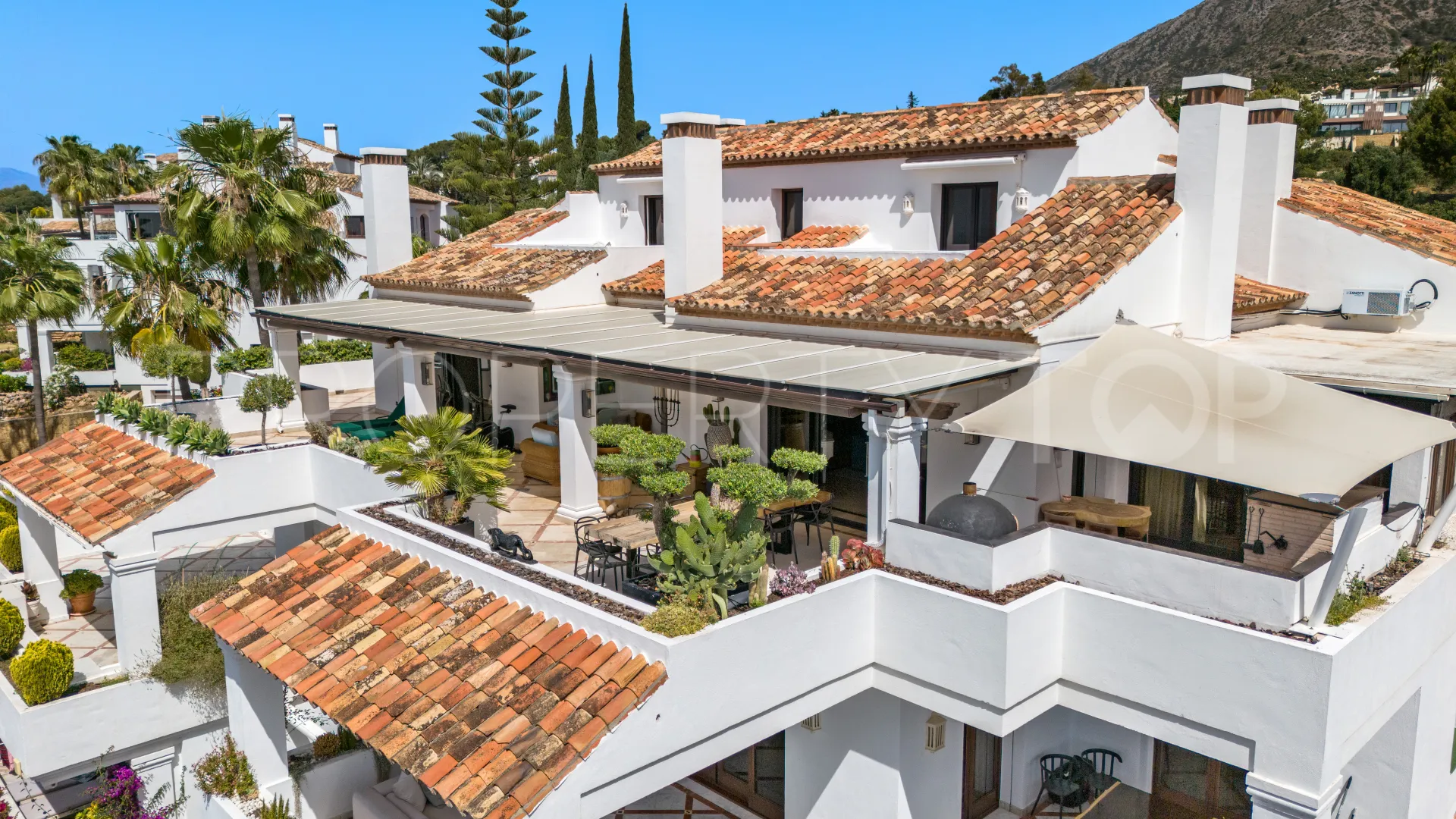 For sale duplex penthouse in Marbella Golden Mile