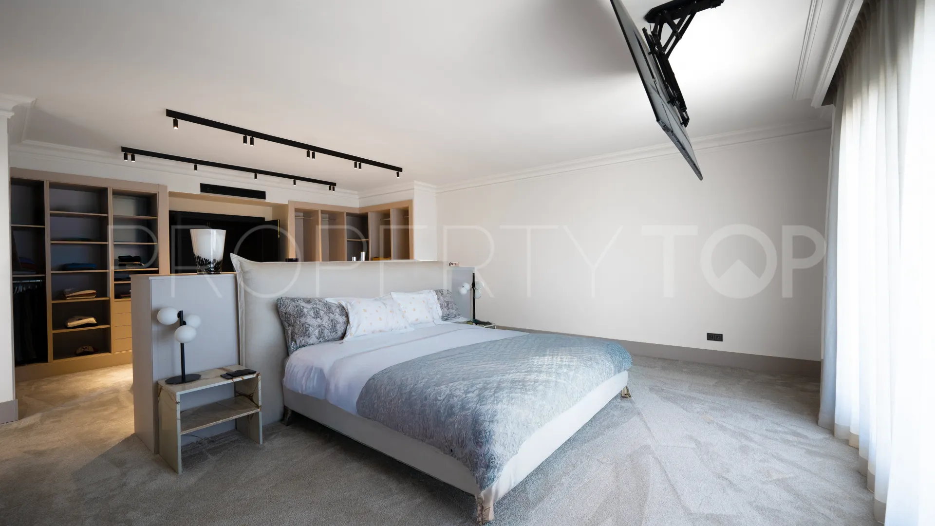For sale duplex penthouse in Marbella Golden Mile