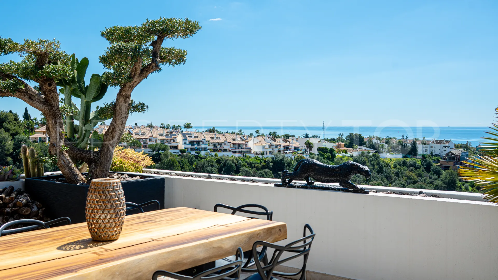 For sale duplex penthouse in Marbella Golden Mile