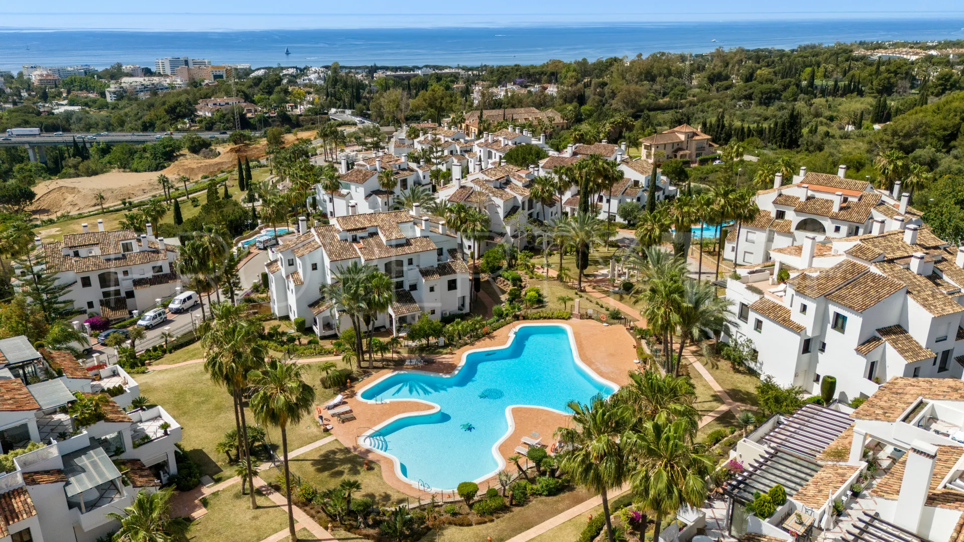 For sale duplex penthouse in Marbella Golden Mile