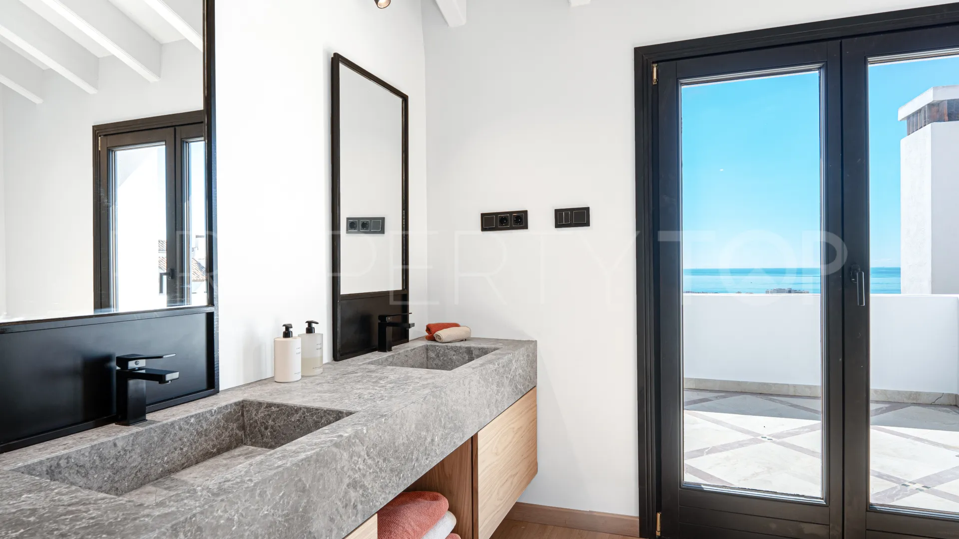 For sale duplex penthouse in Marbella Golden Mile
