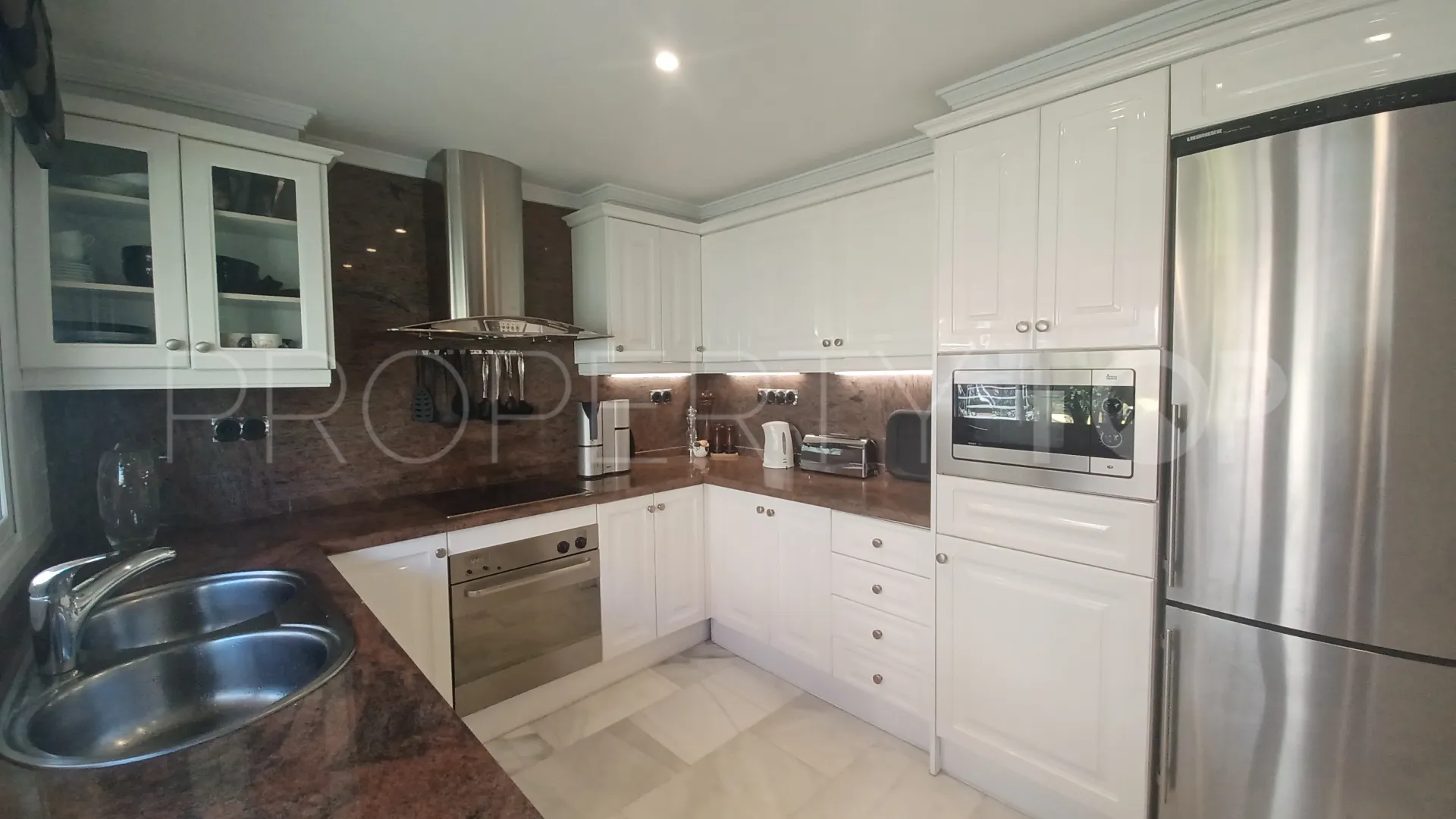 Magna Marbella, atico duplex en venta con 3 dormitorios