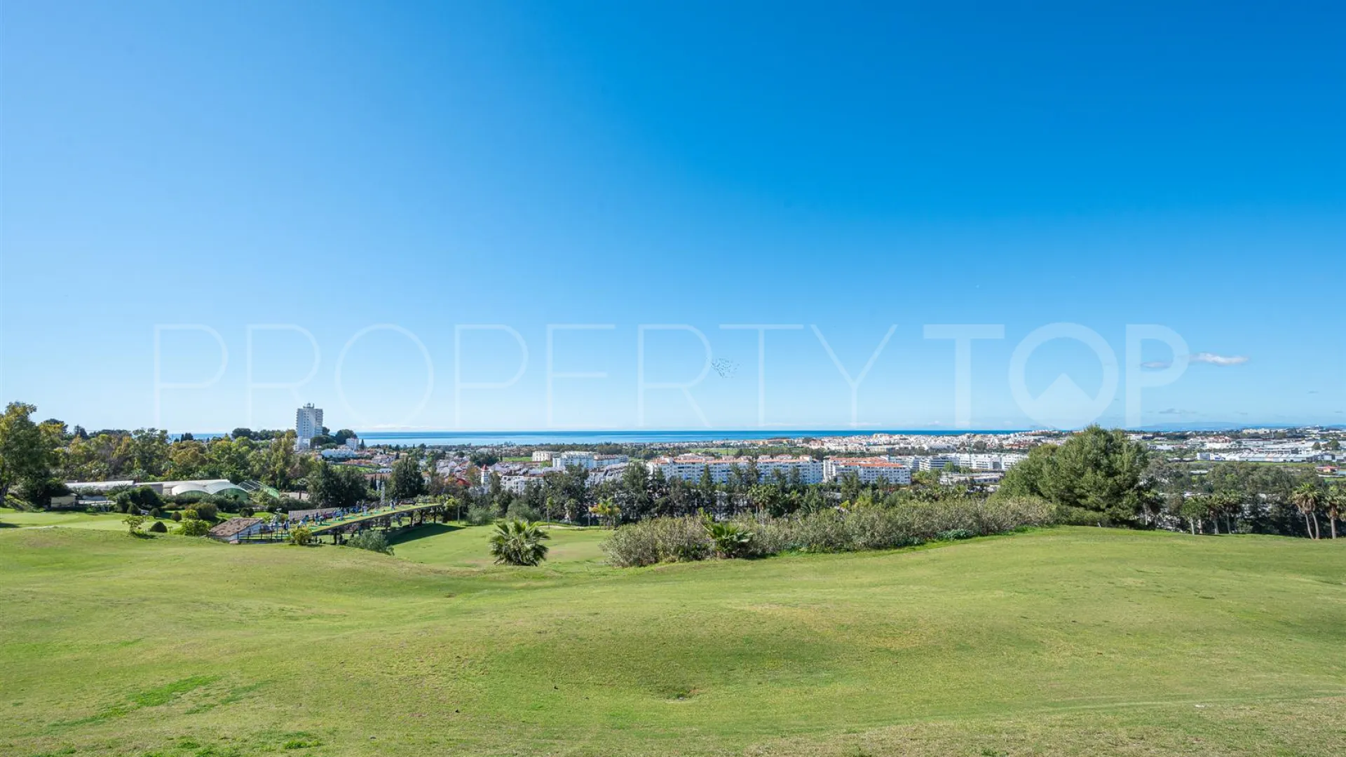 Magna Marbella, atico duplex en venta con 3 dormitorios