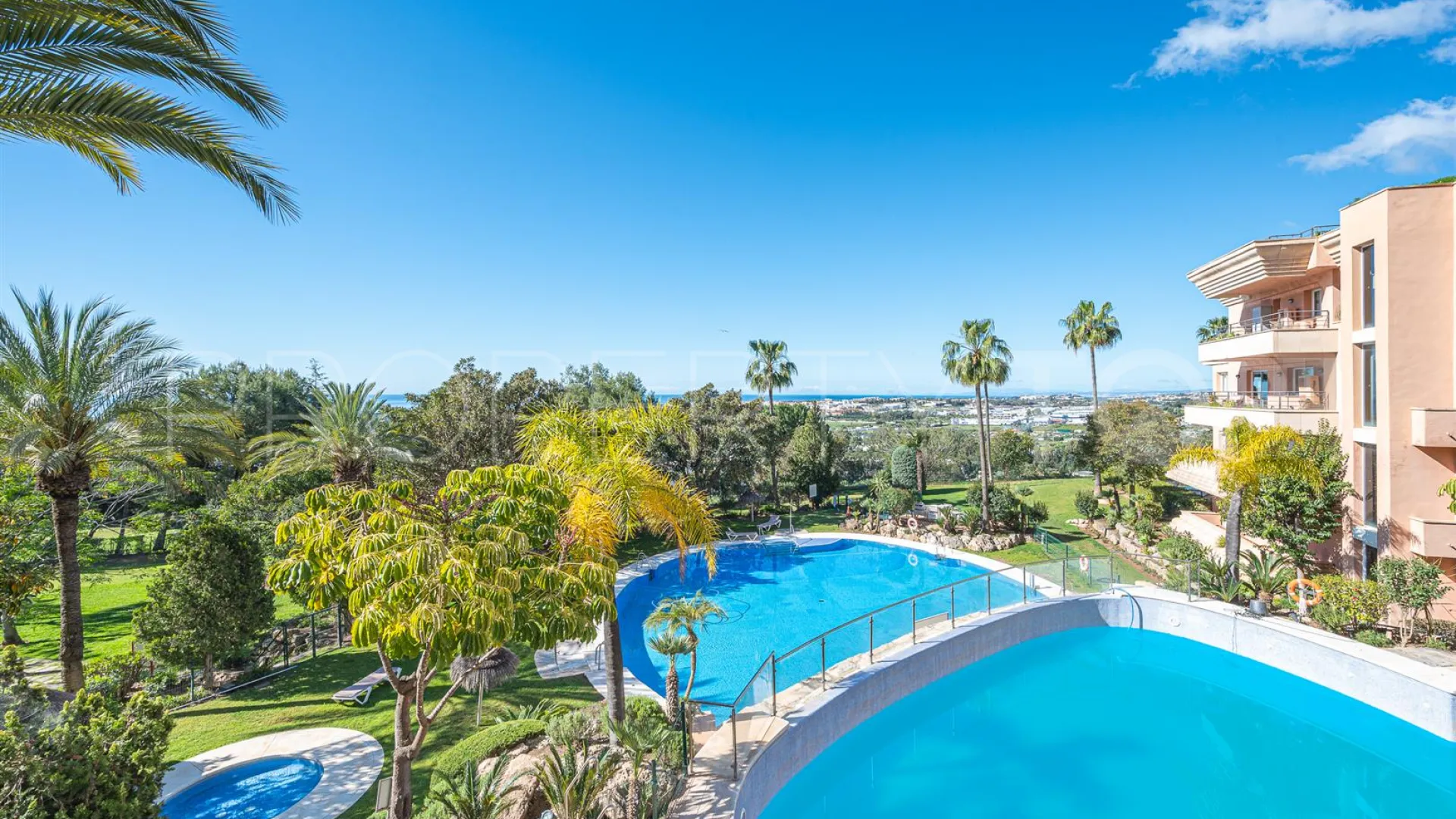 Magna Marbella, atico duplex en venta con 3 dormitorios