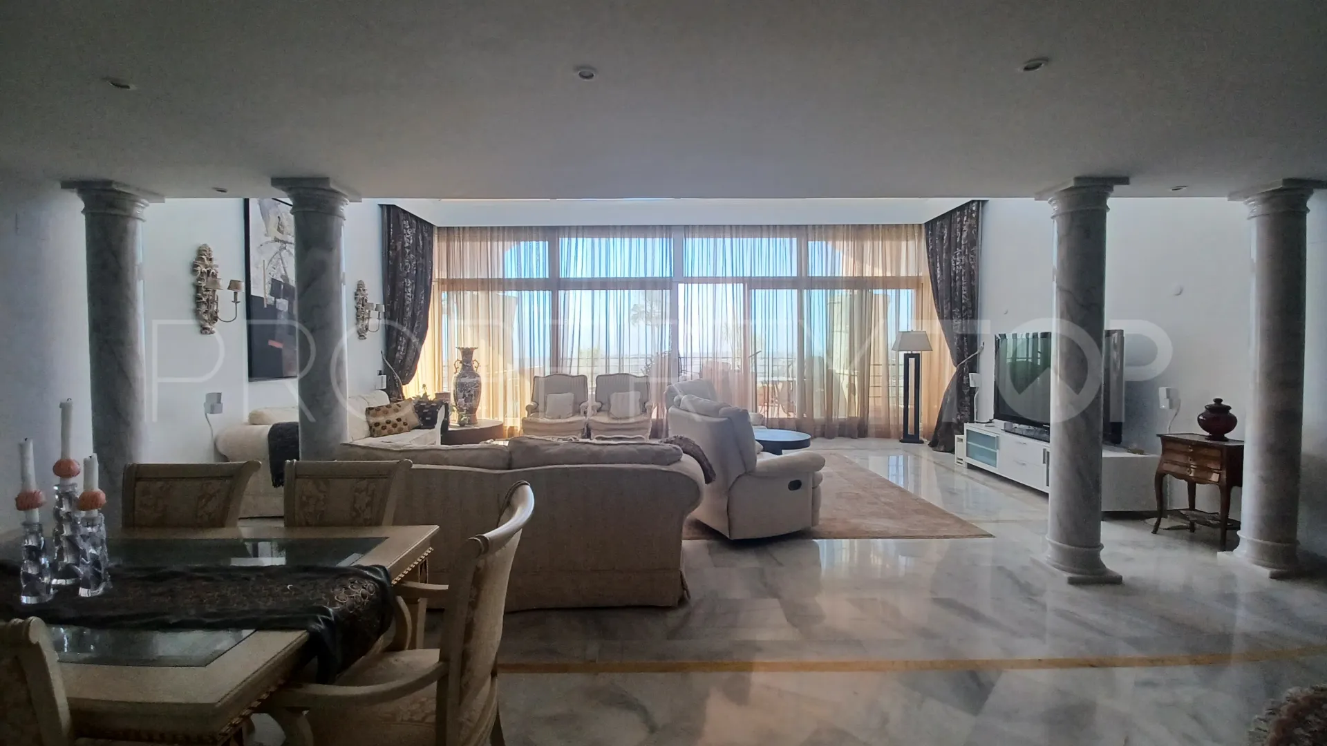 Magna Marbella, atico duplex en venta con 3 dormitorios