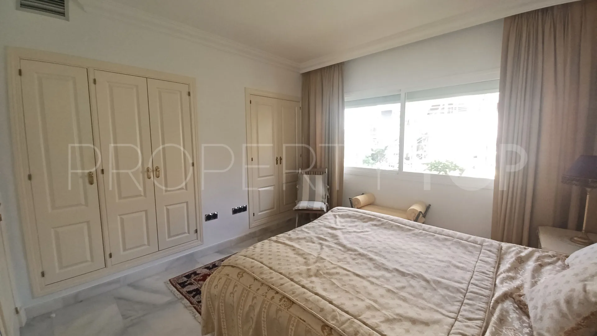 Magna Marbella, atico duplex en venta con 3 dormitorios