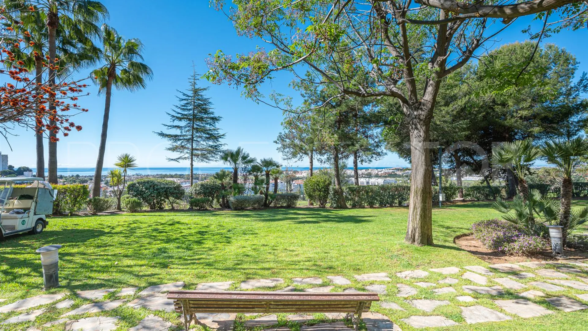 Magna Marbella, atico duplex en venta con 3 dormitorios