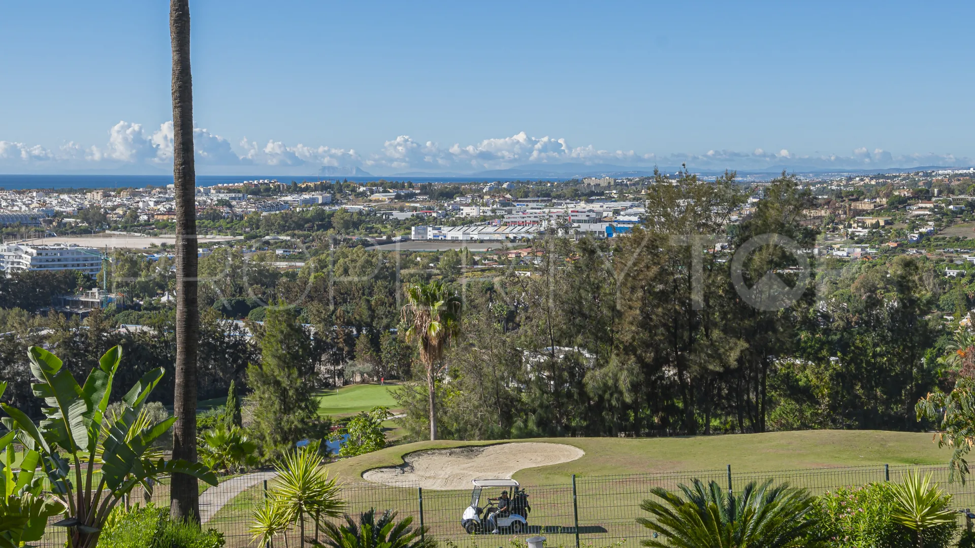 Magna Marbella, atico duplex en venta con 3 dormitorios