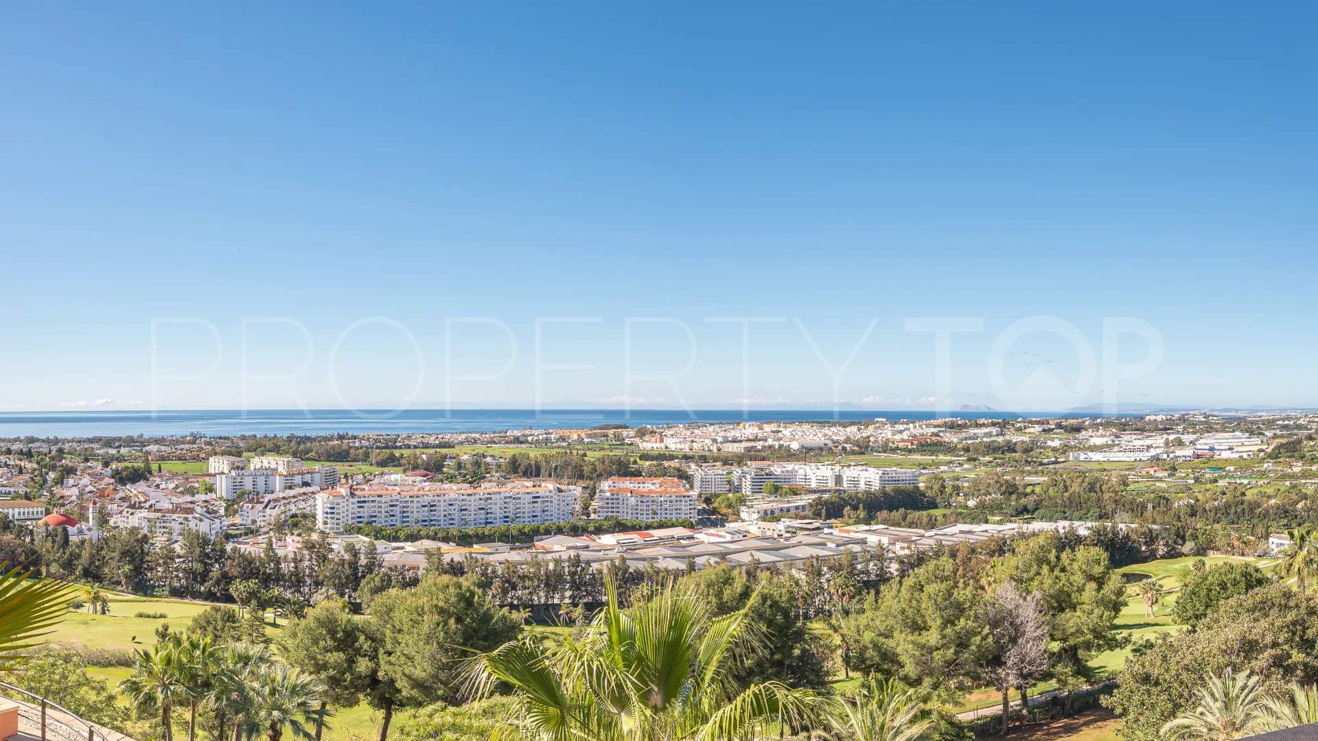 Magna Marbella, atico duplex en venta con 3 dormitorios